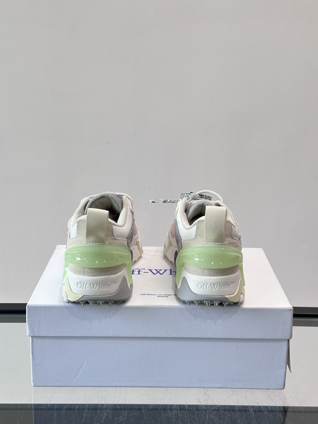 👟Off-White Moccasin 2.0情侣款👫运动鞋，多色拼接，网布➕牛皮材质，层次感满满。鞋侧