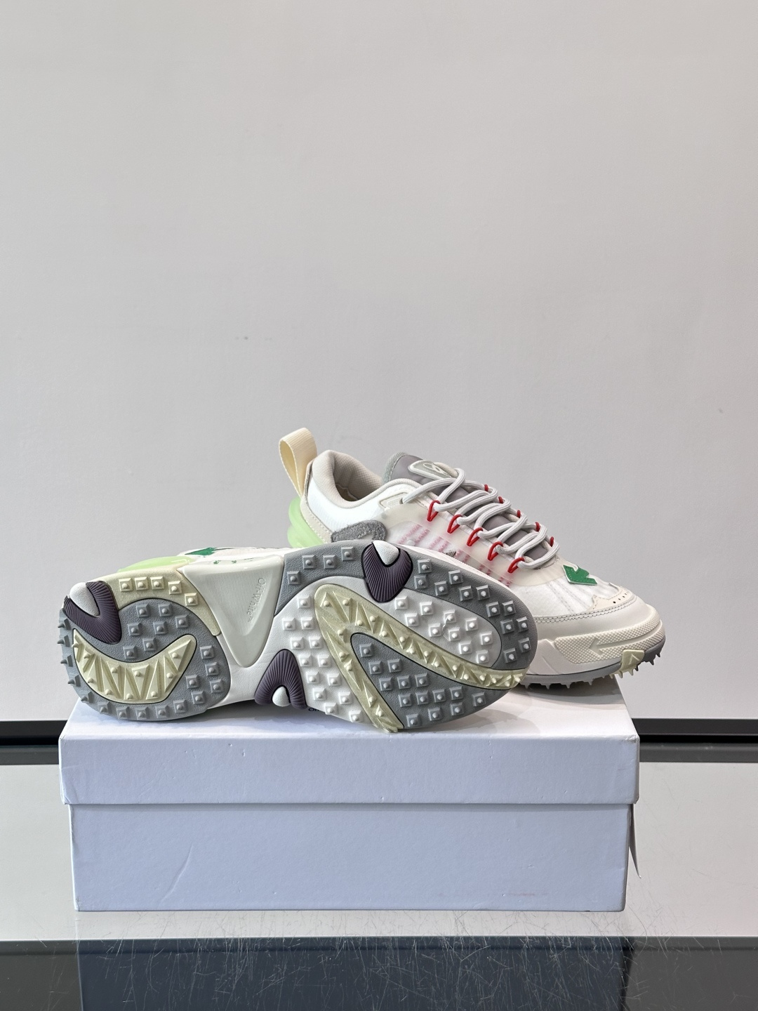 👟Off-White Moccasin 2.0情侣款👫运动鞋，多色拼接，网布➕牛皮材质，层次感满满。鞋侧