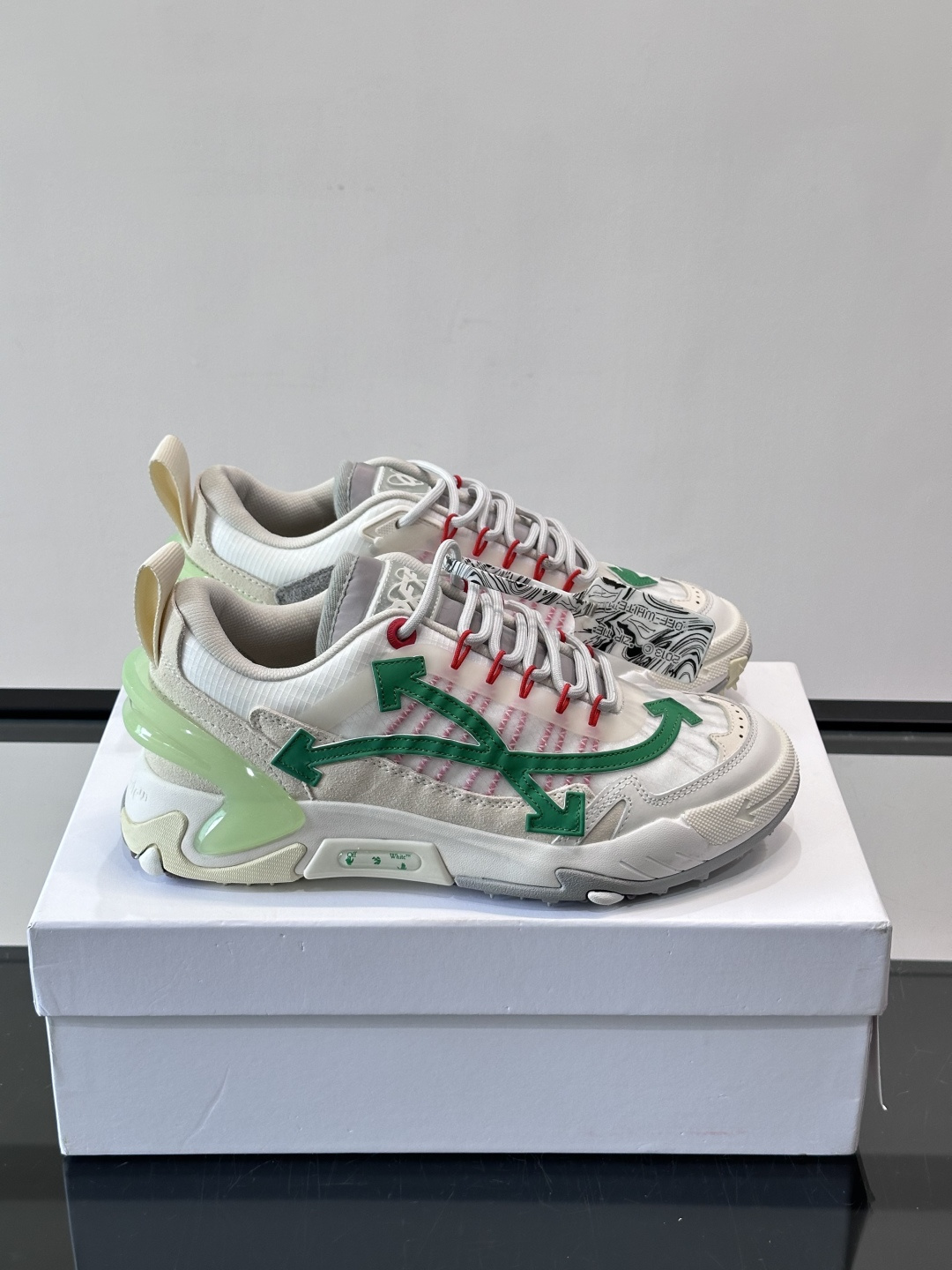 👟Off-White Moccasin 2.0情侣款👫运动鞋，多色拼接，网布➕牛皮材质，层次感满满。鞋侧