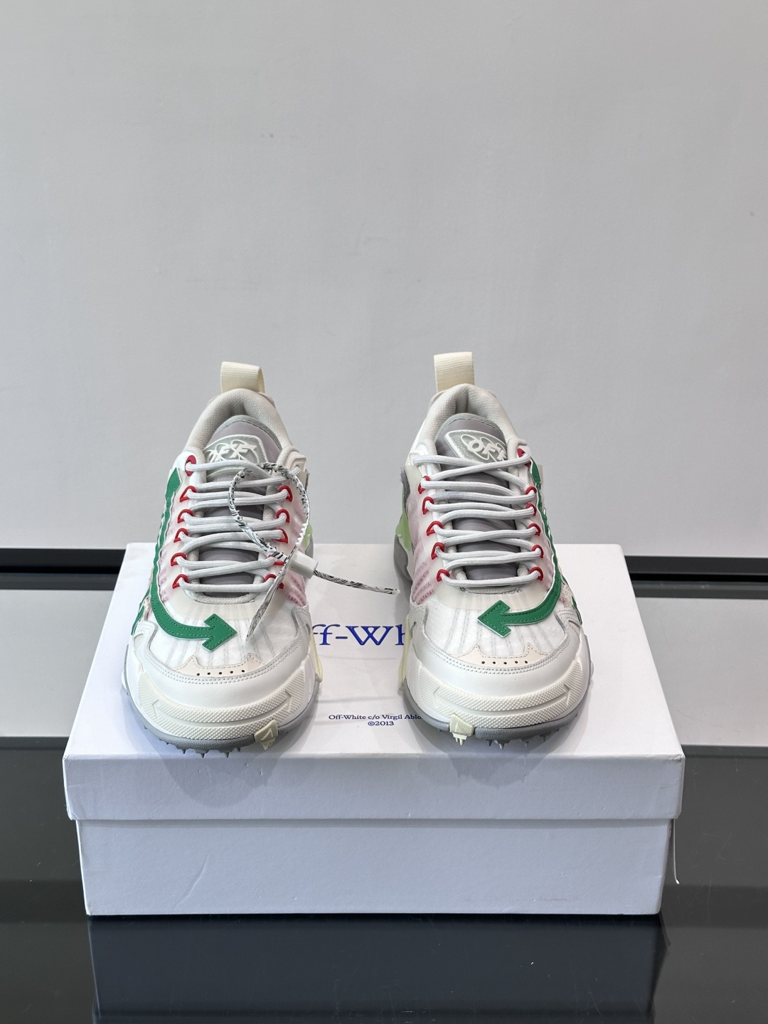 👟Off-White Moccasin 2.0情侣款👫运动鞋，多色拼接，网布➕牛皮材质，层次感满满。鞋侧