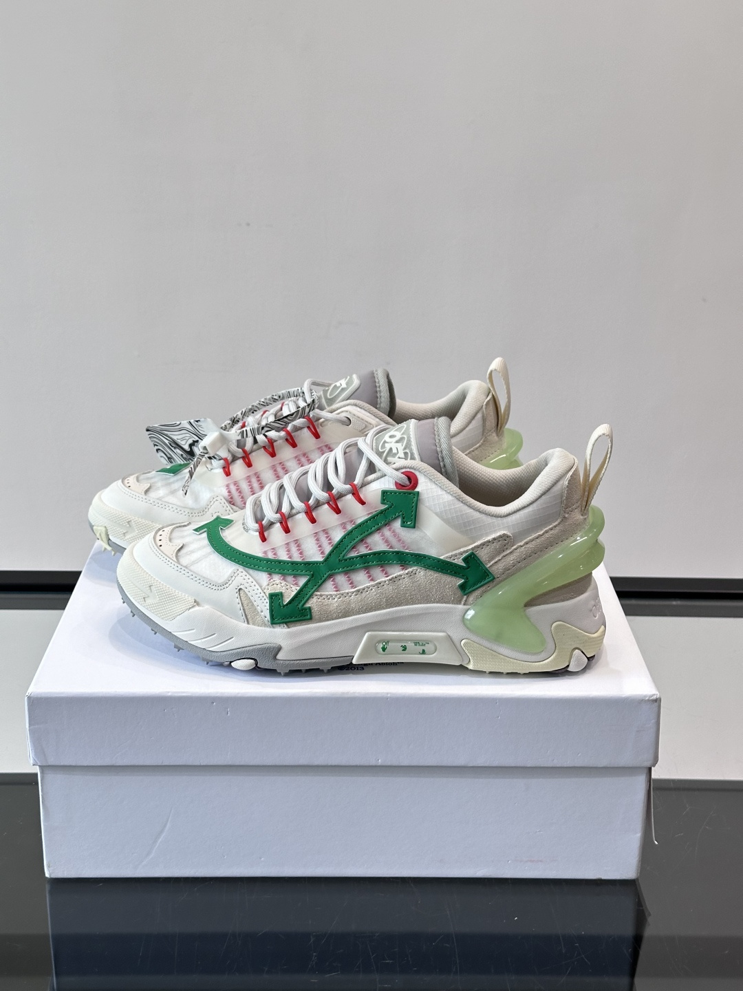 👟Off-White Moccasin 2.0情侣款👫运动鞋，多色拼接，网布➕牛皮材质，层次感满满。鞋侧