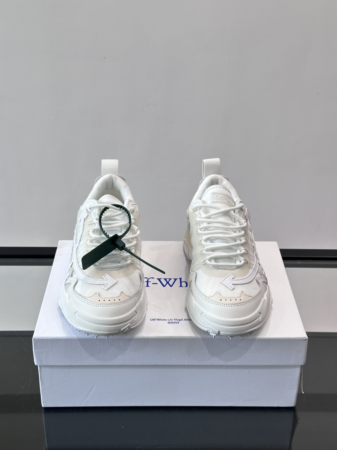 👟Off-White Moccasin 2.0情侣款👫运动鞋，多色拼接，网布➕牛皮材质，层次感满满。鞋侧