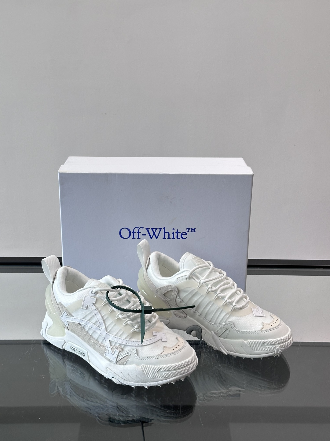 👟Off-White Moccasin 2.0情侣款👫运动鞋，多色拼接，网布➕牛皮材质，层次感满满。鞋侧