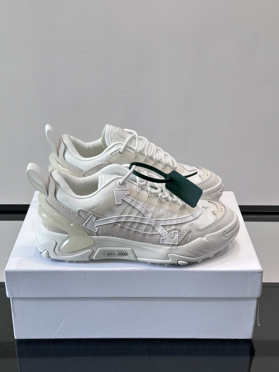 👟Off-White Moccasin 2.0情侣款👫运动鞋，多色拼接，网布➕牛皮材质，层次感满满。鞋侧