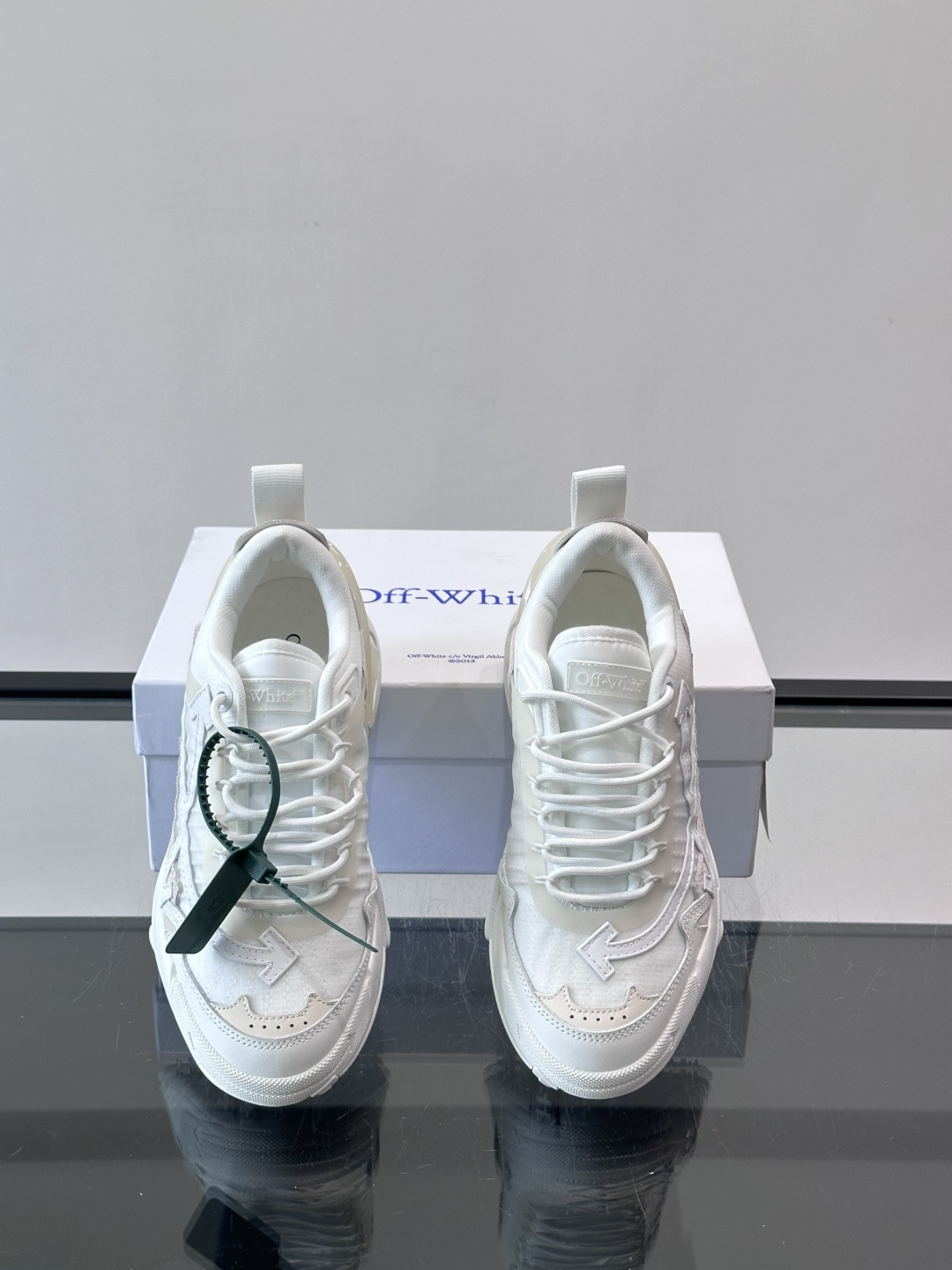 👟Off-White Moccasin 2.0情侣款👫运动鞋，多色拼接，网布➕牛皮材质，层次感满满。鞋侧