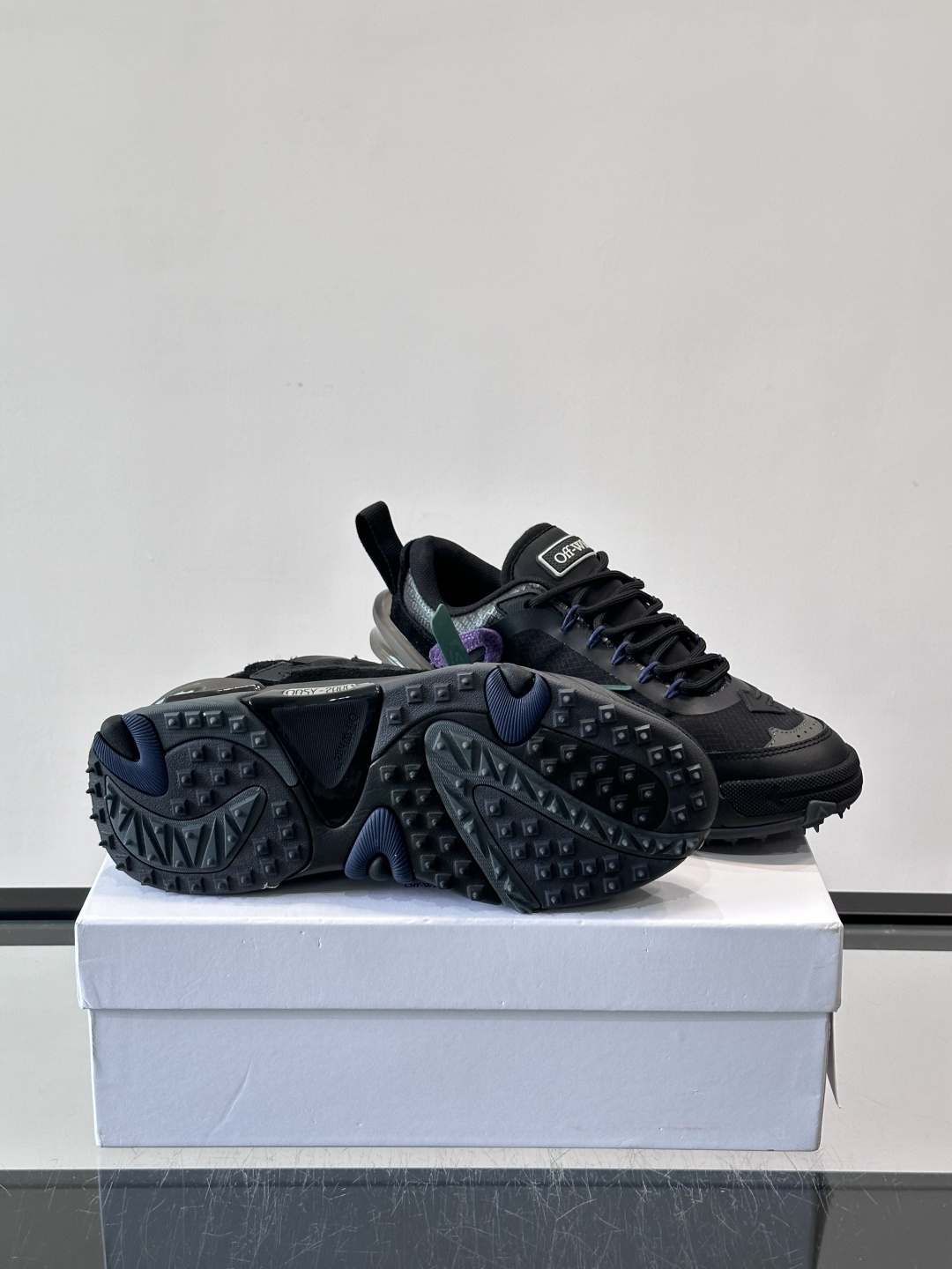 👟Off-White Moccasin 2.0情侣款👫运动鞋，多色拼接，网布➕牛皮材质，层次感满满。鞋侧