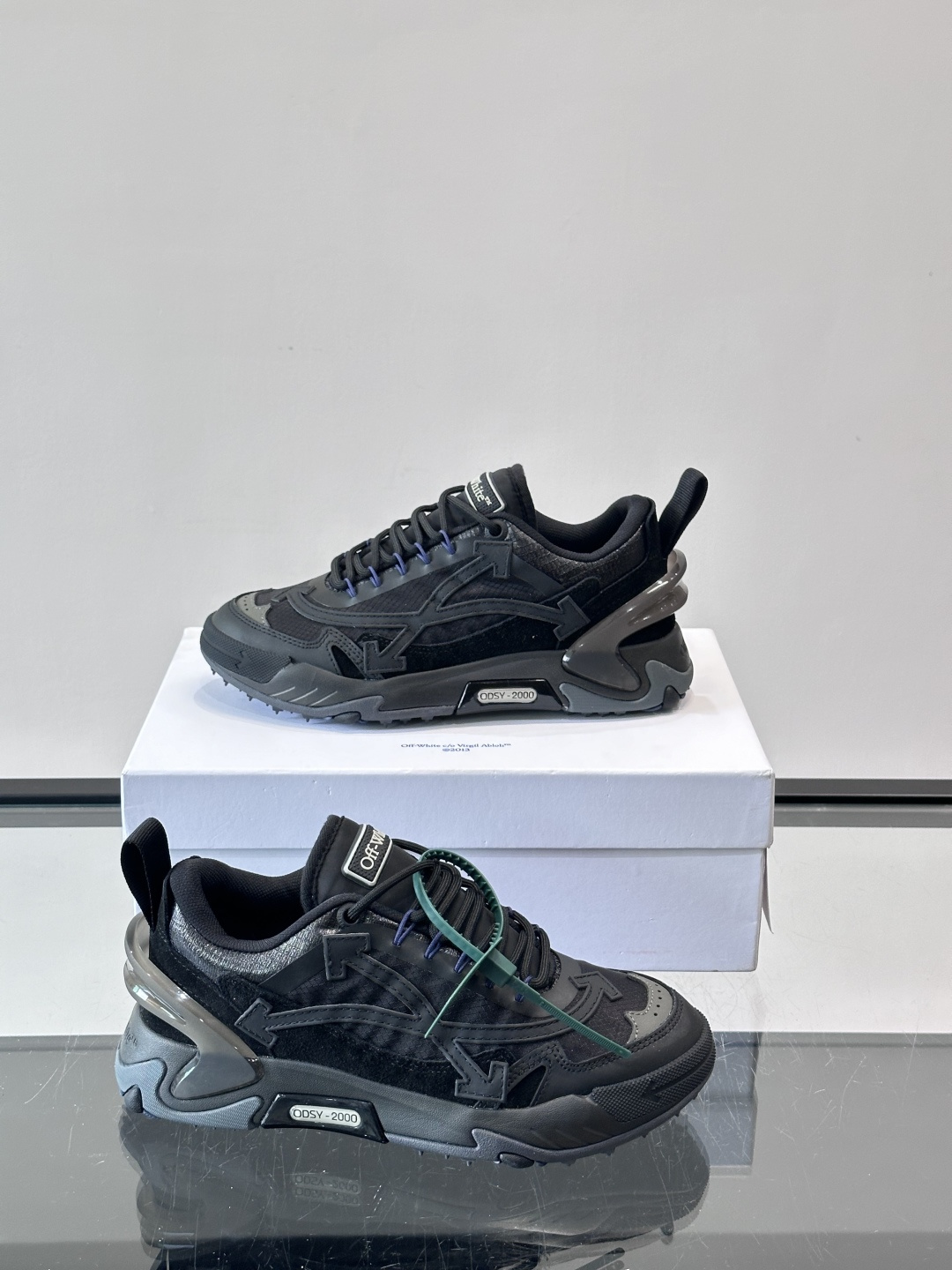 👟Off-White Moccasin 2.0情侣款👫运动鞋，多色拼接，网布➕牛皮材质，层次感满满。鞋侧