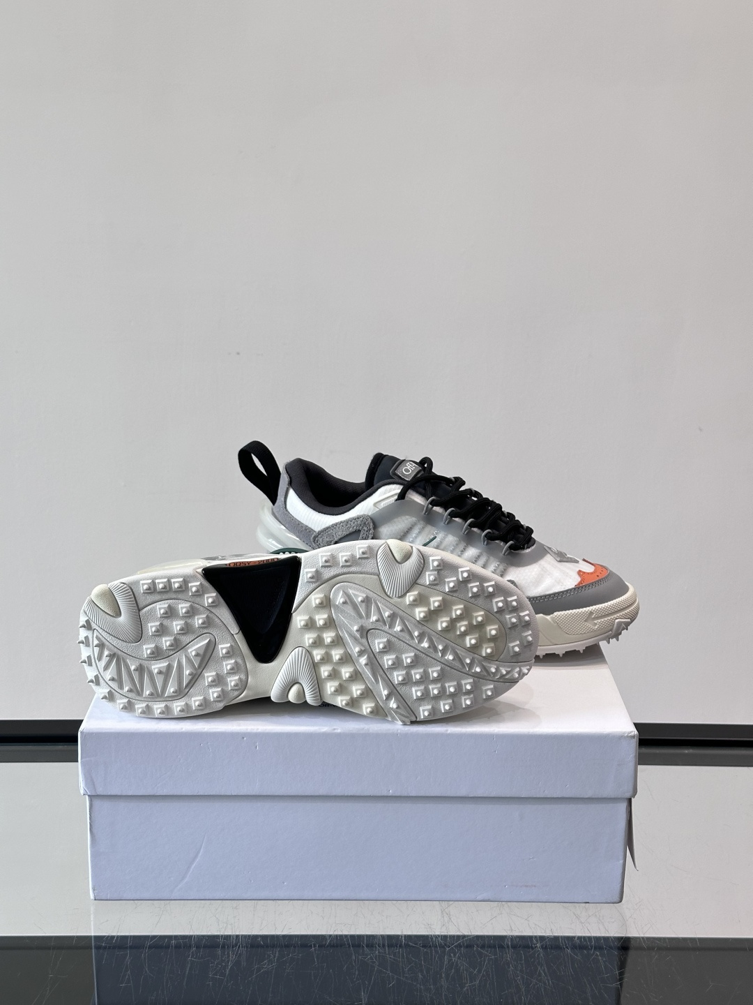 👟Off-White Moccasin 2.0情侣款👫运动鞋，多色拼接，网布➕牛皮材质，层次感满满。鞋侧
