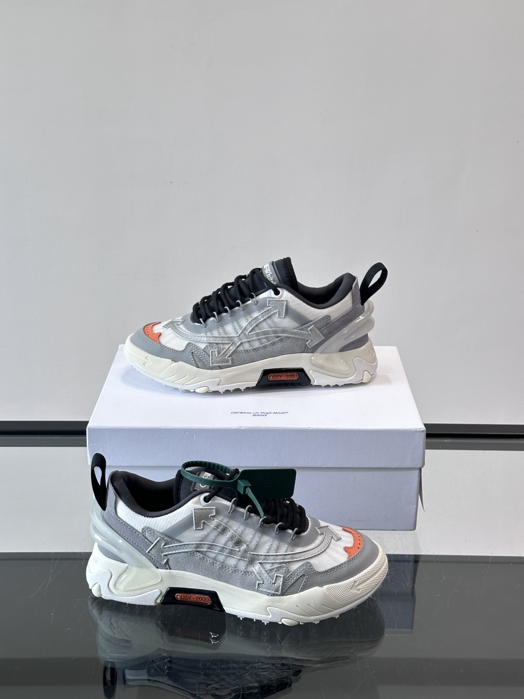 👟Off-White Moccasin 2.0情侣款👫运动鞋，多色拼接，网布➕牛皮材质，层次感满满。鞋侧