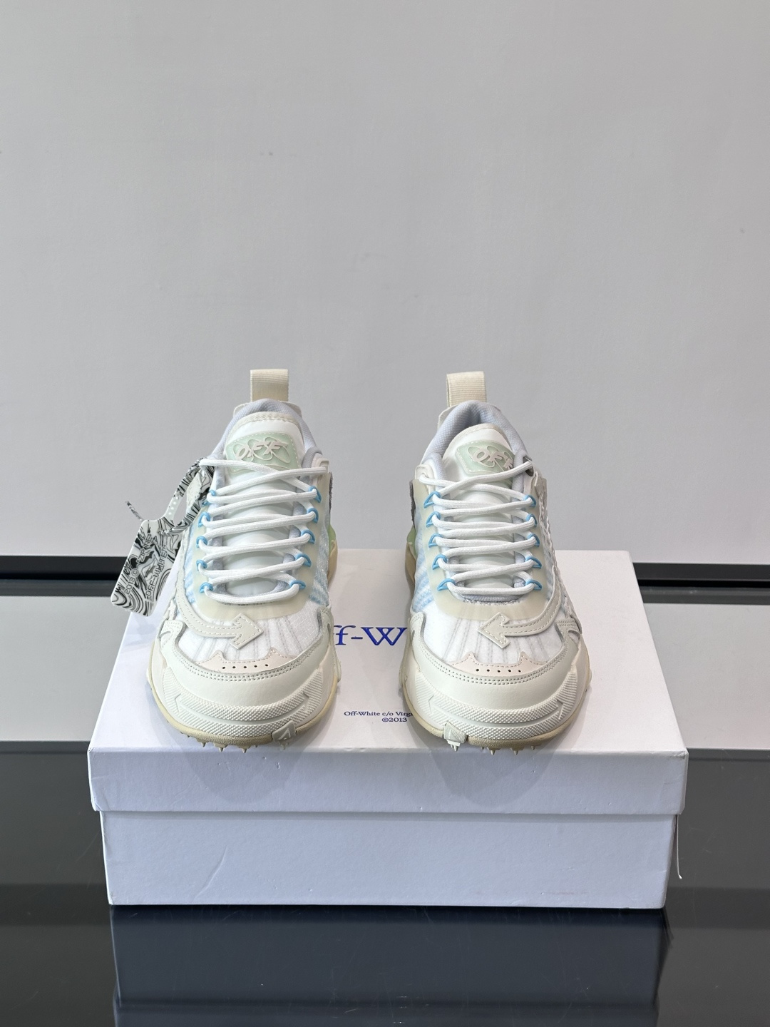👟Off-White Moccasin 2.0情侣款👫运动鞋，多色拼接，网布➕牛皮材质，层次感满满。鞋侧