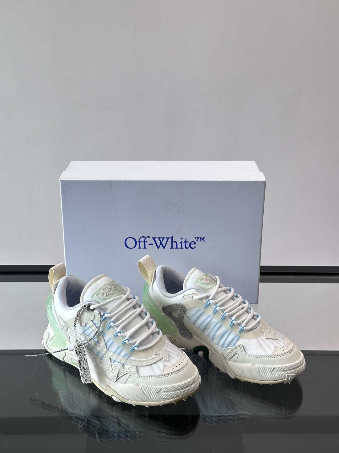 👟Off-White Moccasin 2.0情侣款👫运动鞋，多色拼接，网布➕牛皮材质，层次感满满。鞋侧