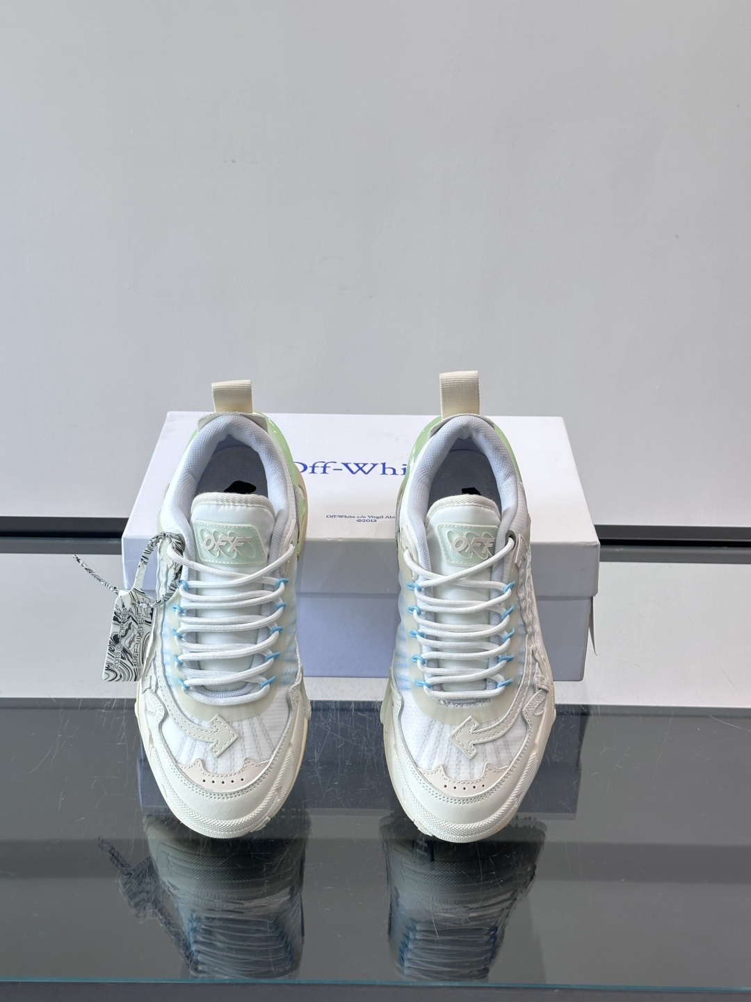 👟Off-White Moccasin 2.0情侣款👫运动鞋，多色拼接，网布➕牛皮材质，层次感满满。鞋侧