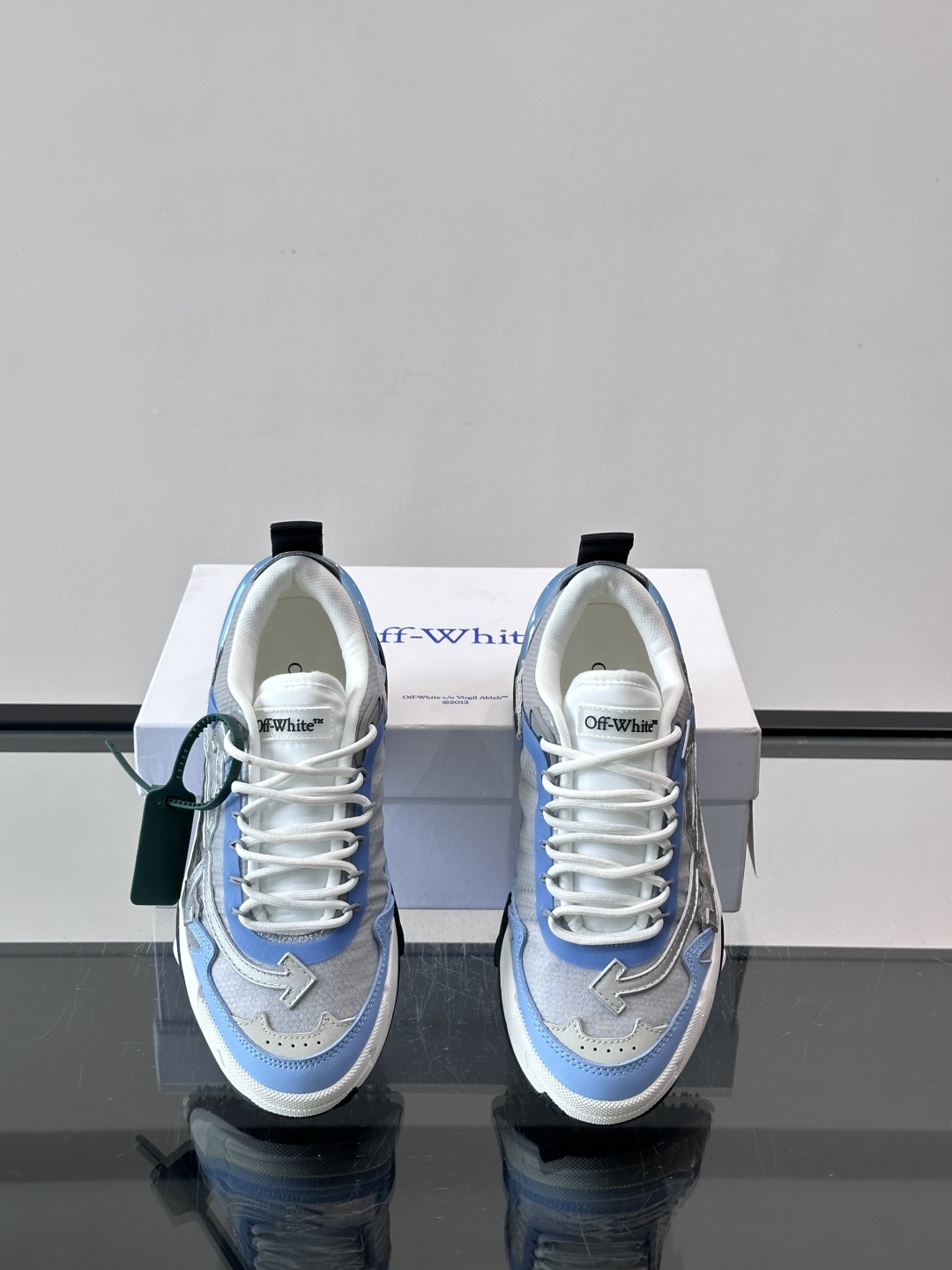 👟Off-White Moccasin 2.0情侣款👫运动鞋，多色拼接，网布➕牛皮材质，层次感满满。鞋侧