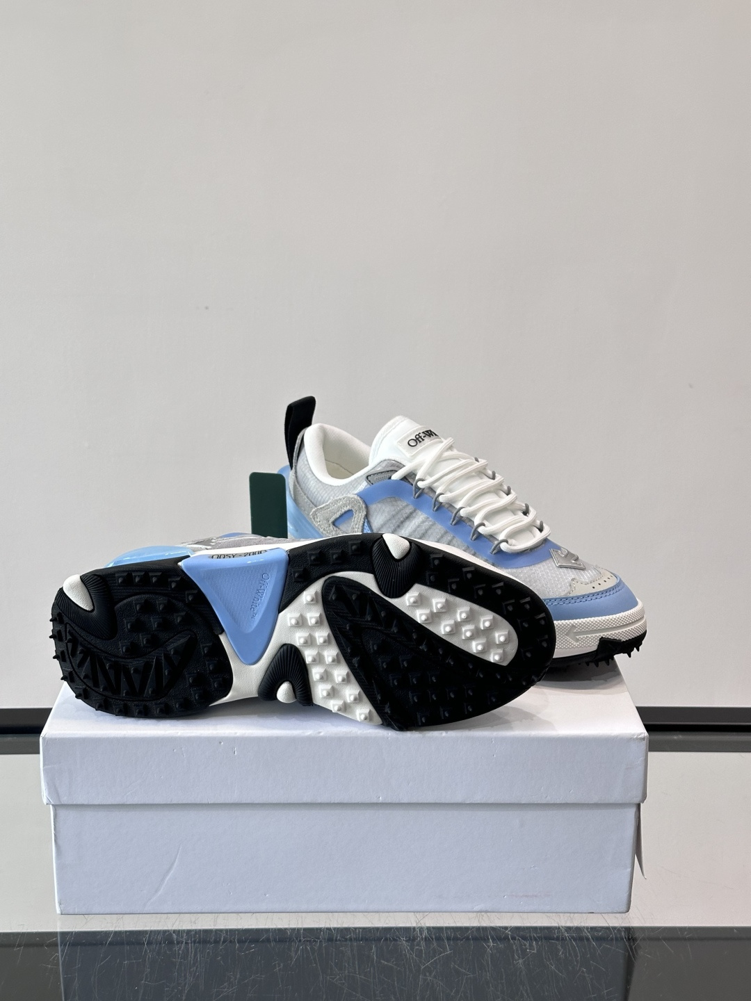 👟Off-White Moccasin 2.0情侣款👫运动鞋，多色拼接，网布➕牛皮材质，层次感满满。鞋侧