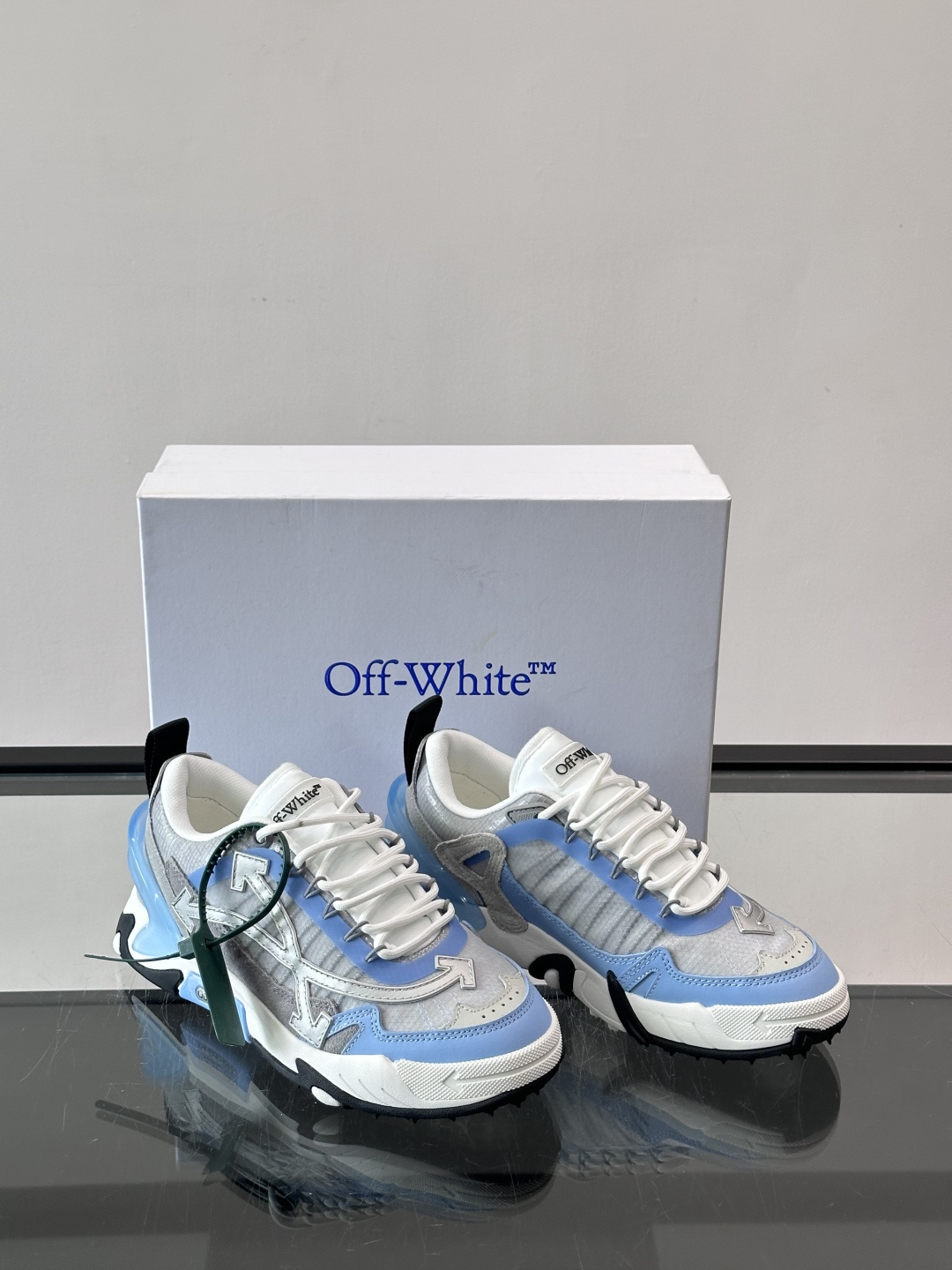 👟Off-White Moccasin 2.0情侣款👫运动鞋，多色拼接，网布➕牛皮材质，层次感满满。鞋侧