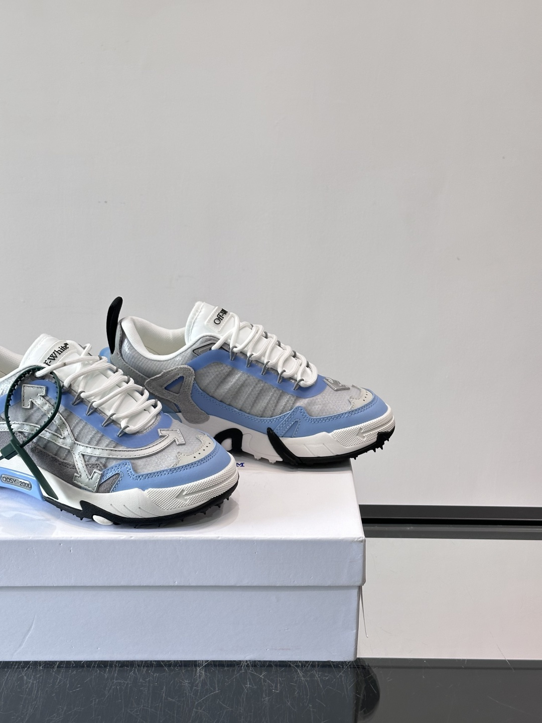 👟Off-White Moccasin 2.0情侣款👫运动鞋，多色拼接，网布➕牛皮材质，层次感满满。鞋侧