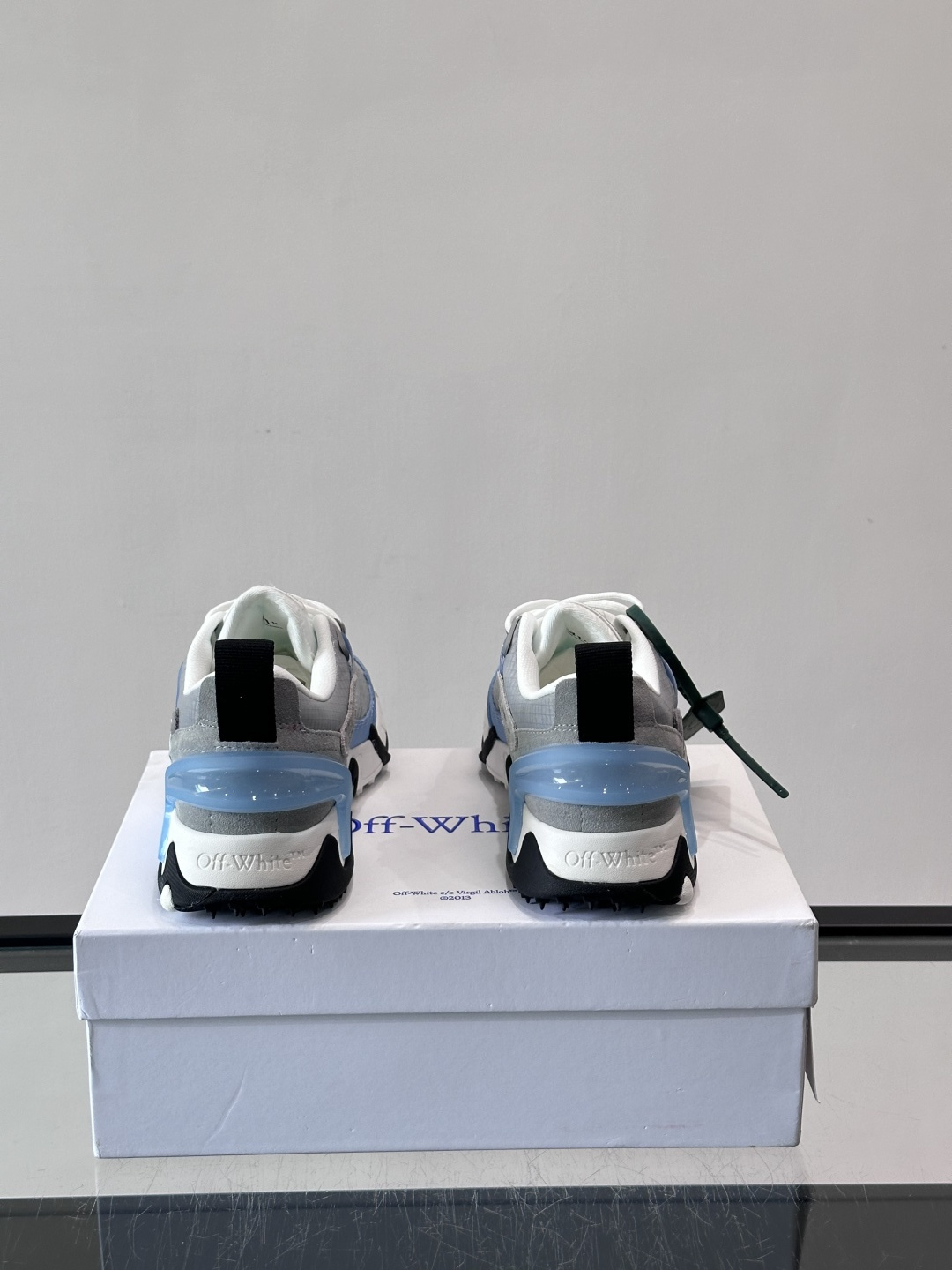 👟Off-White Moccasin 2.0情侣款👫运动鞋，多色拼接，网布➕牛皮材质，层次感满满。鞋侧
