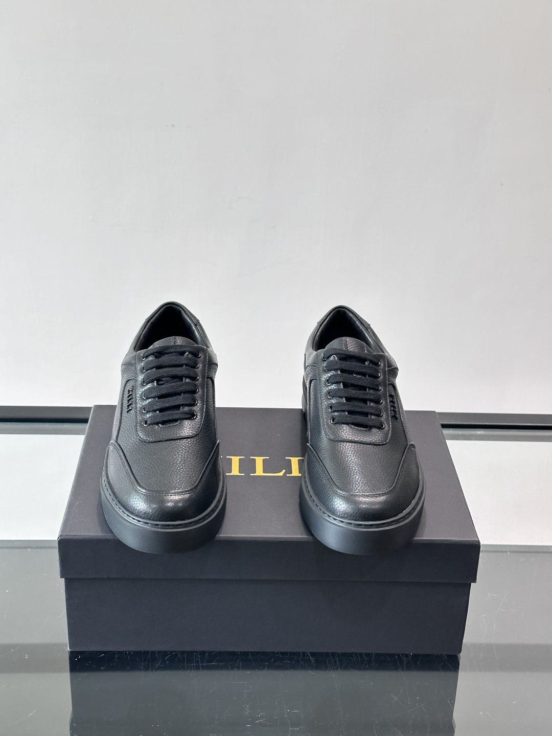 👟ZILLI男士厚底休闲运动鞋，选用优质头层牛皮，柔软透气，贴合脚型，穿着超舒适！厚底设计不仅增高，还很