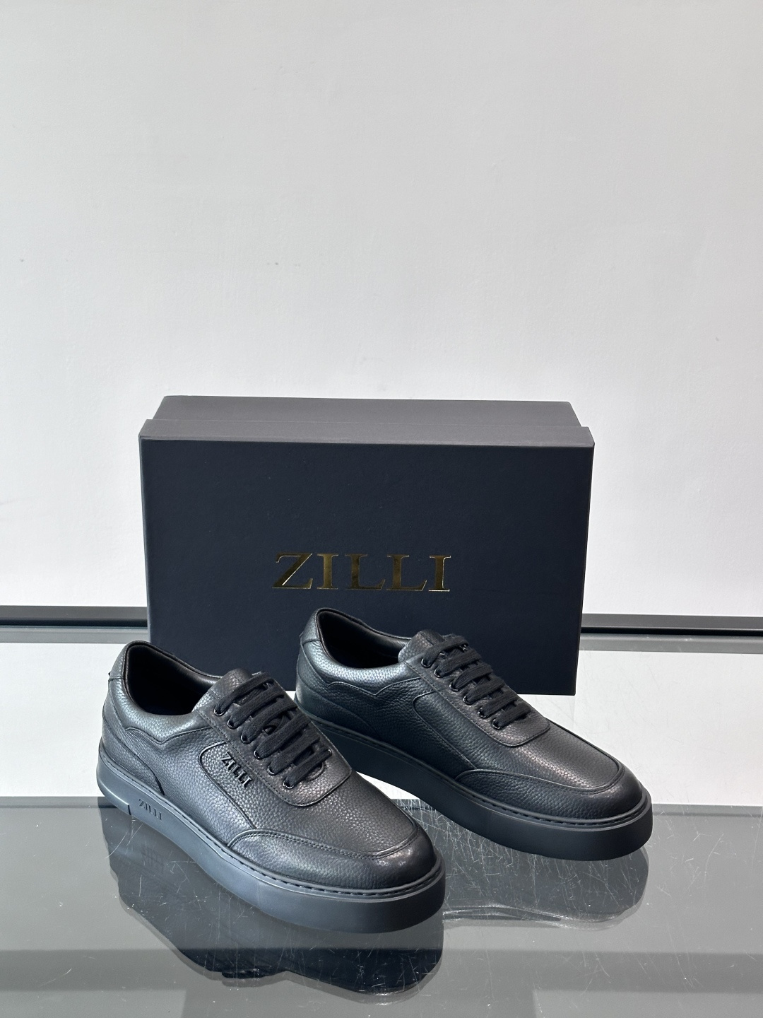 👟ZILLI男士厚底休闲运动鞋，选用优质头层牛皮，柔软透气，贴合脚型，穿着超舒适！厚底设计不仅增高，还很