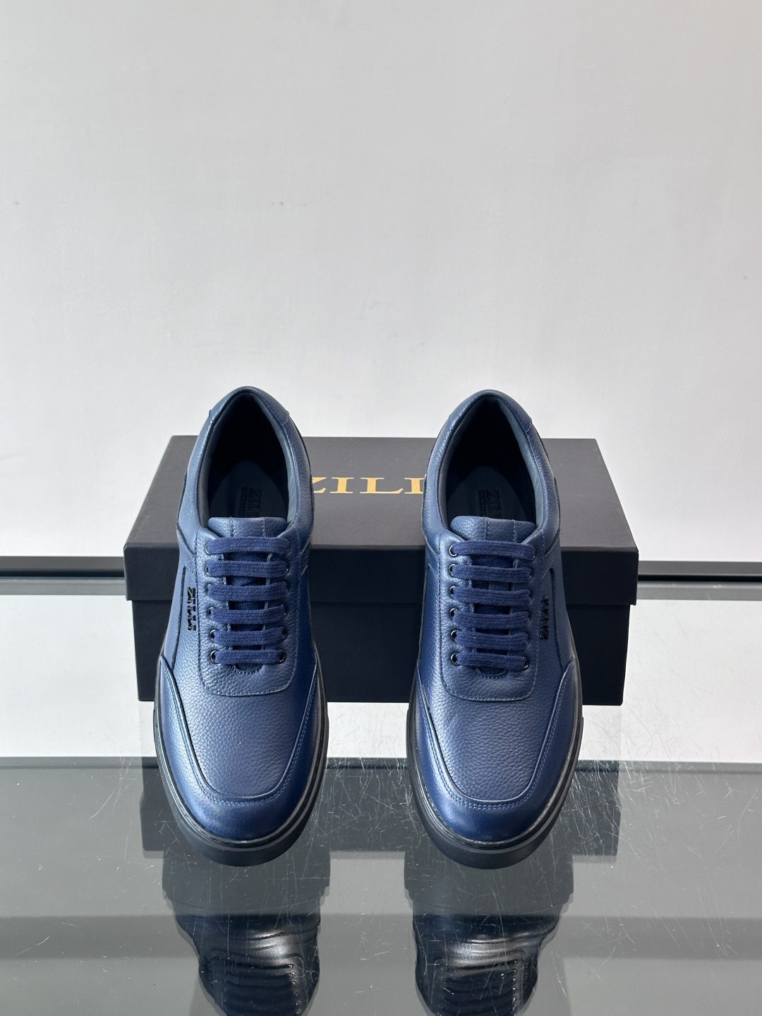 👟ZILLI男士厚底休闲运动鞋，选用优质头层牛皮，柔软透气，贴合脚型，穿着超舒适！厚底设计不仅增高，还很