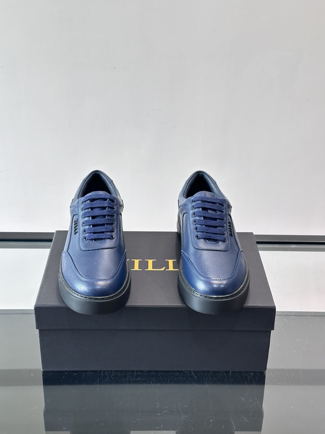 👟ZILLI男士厚底休闲运动鞋，选用优质头层牛皮，柔软透气，贴合脚型，穿着超舒适！厚底设计不仅增高，还很