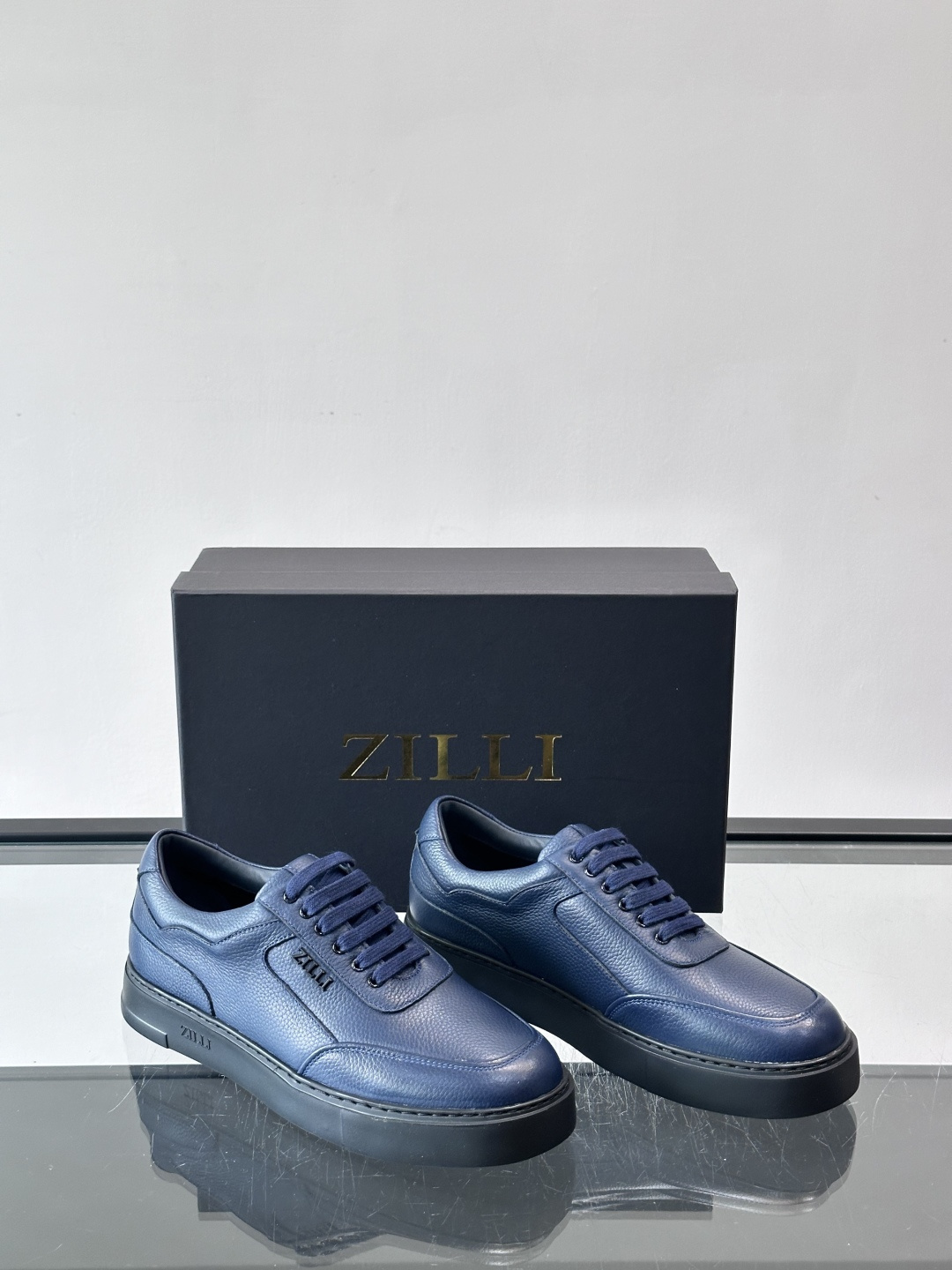 👟ZILLI男士厚底休闲运动鞋，选用优质头层牛皮，柔软透气，贴合脚型，穿着超舒适！厚底设计不仅增高，还很