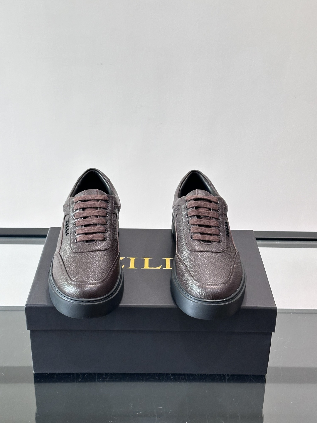 👟ZILLI男士厚底休闲运动鞋，选用优质头层牛皮，柔软透气，贴合脚型，穿着超舒适！厚底设计不仅增高，还很