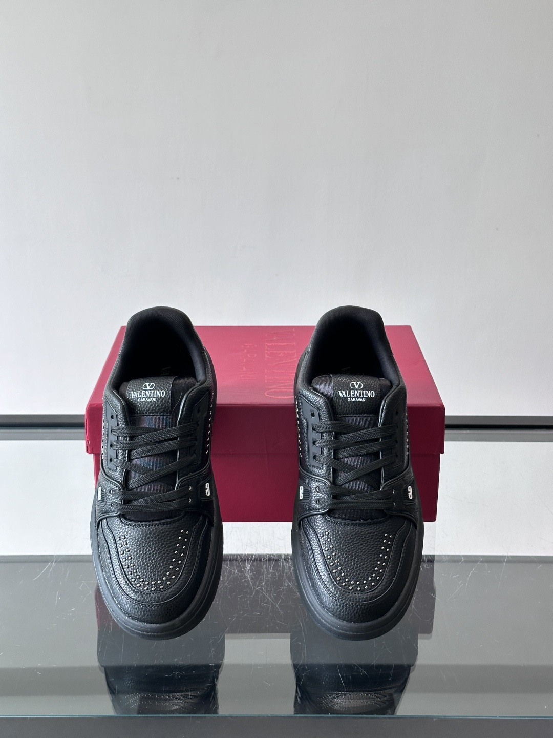👟Valentino男士拼色厚底板鞋，多色拼接，简约又有层次感。鞋面优质牛皮，透气孔设计，穿着舒适不闷脚