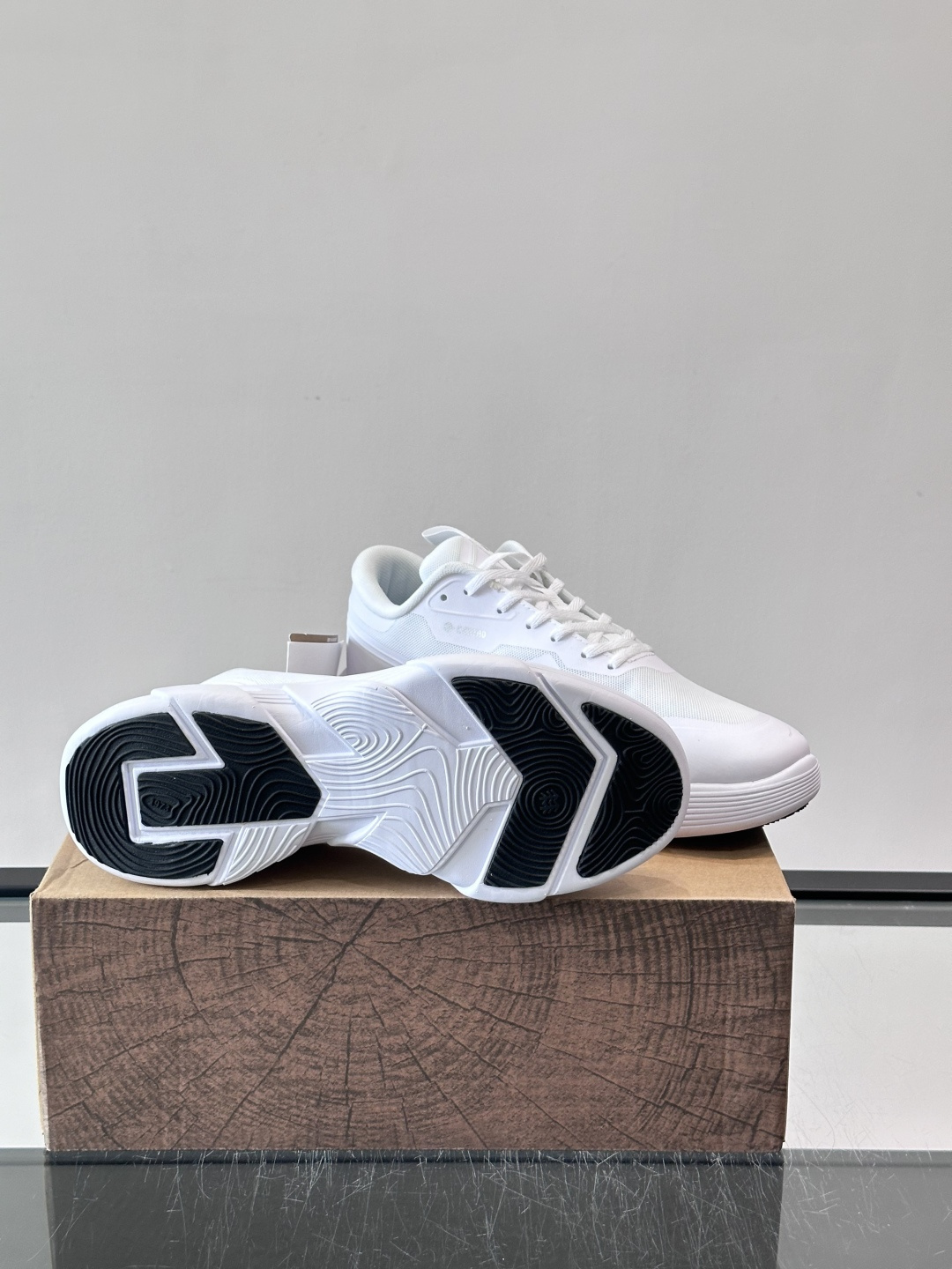 👟KOLON SPORT可隆旅行休闲鞋，主打防泼水+厚底设计，轻便又舒适，适合户外和日常穿搭。鞋面采用防