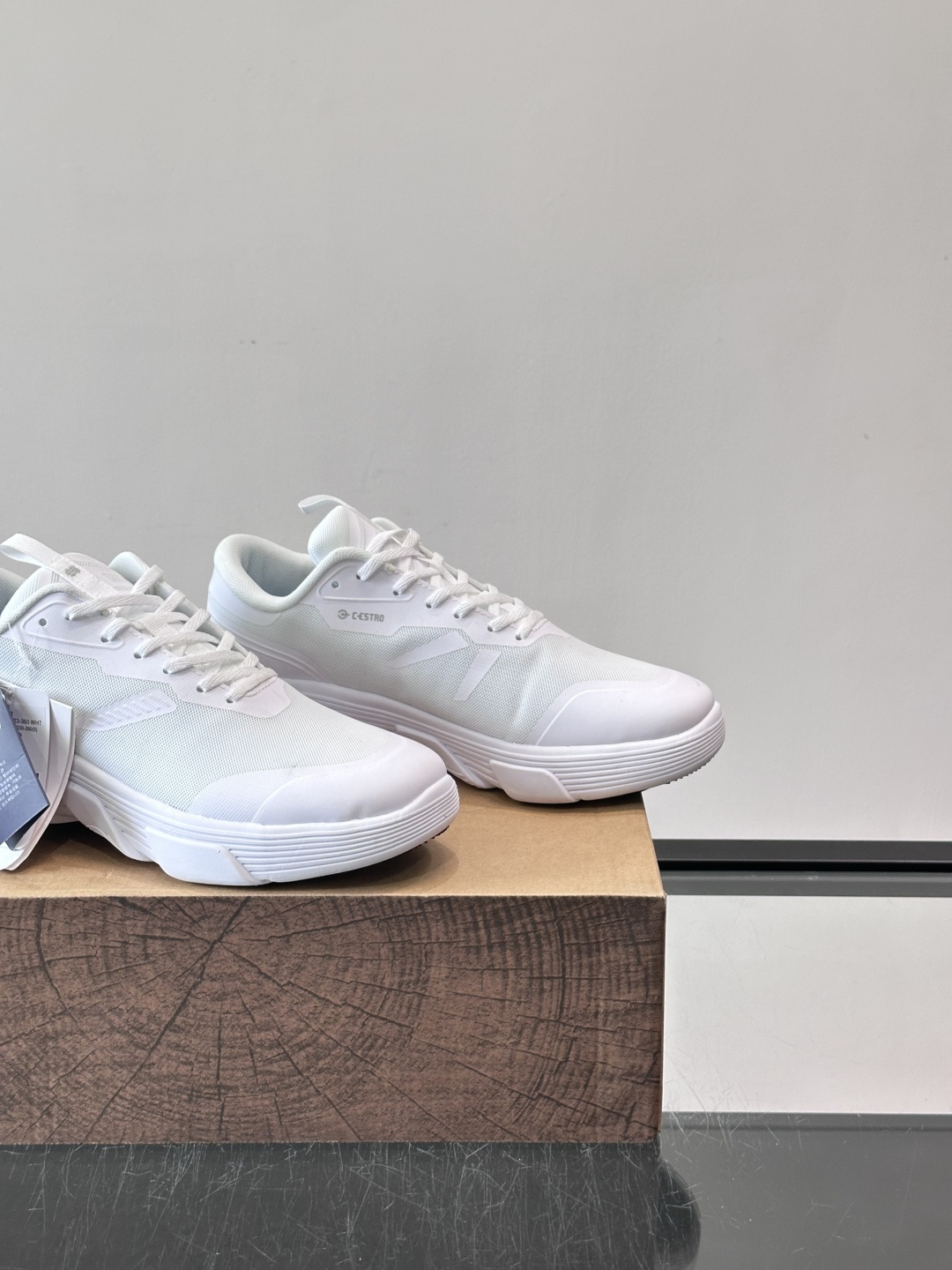 👟KOLON SPORT可隆旅行休闲鞋，主打防泼水+厚底设计，轻便又舒适，适合户外和日常穿搭。鞋面采用防