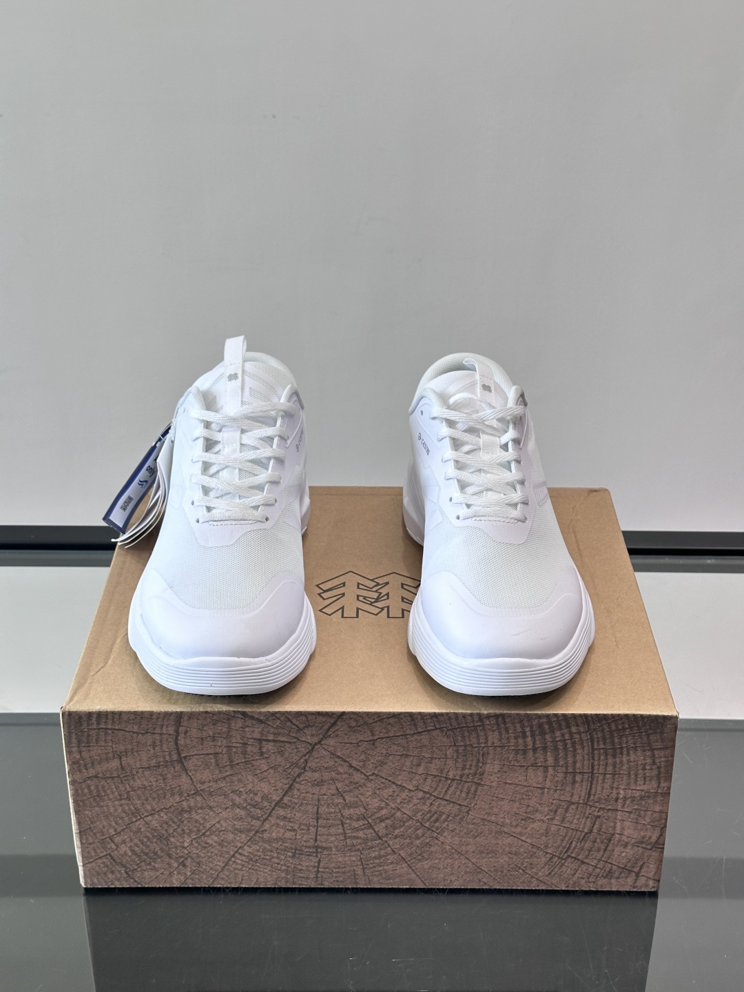 👟KOLON SPORT可隆旅行休闲鞋，主打防泼水+厚底设计，轻便又舒适，适合户外和日常穿搭。鞋面采用防