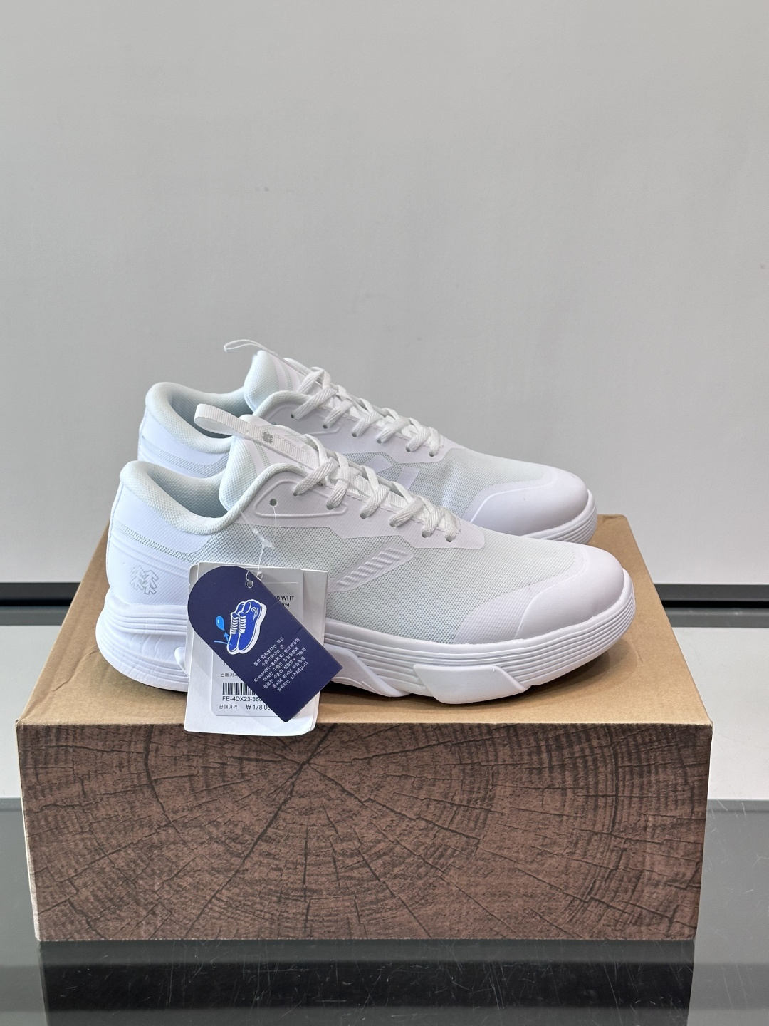👟KOLON SPORT可隆旅行休闲鞋，主打防泼水+厚底设计，轻便又舒适，适合户外和日常穿搭。鞋面采用防