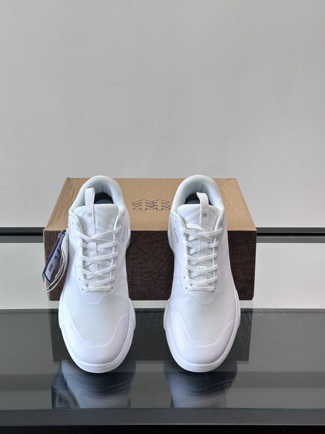 👟KOLON SPORT可隆旅行休闲鞋，主打防泼水+厚底设计，轻便又舒适，适合户外和日常穿搭。鞋面采用防