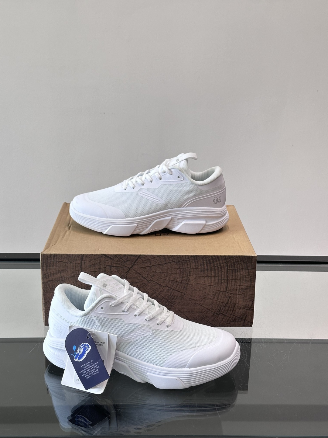 👟KOLON SPORT可隆旅行休闲鞋，主打防泼水+厚底设计，轻便又舒适，适合户外和日常穿搭。鞋面采用防