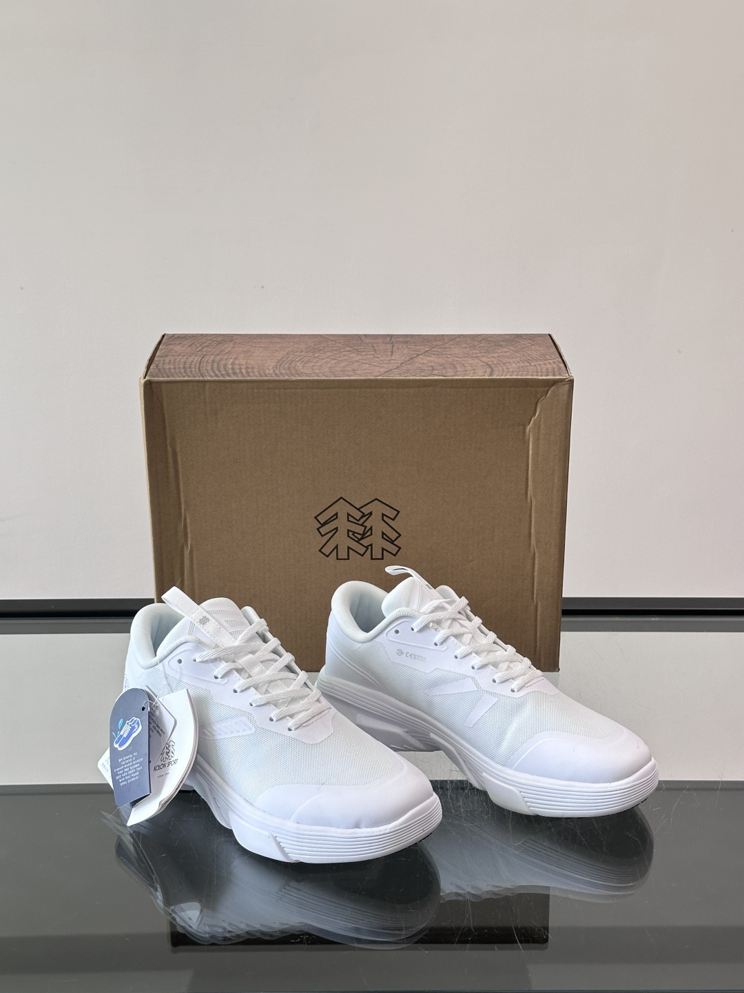 👟KOLON SPORT可隆旅行休闲鞋，主打防泼水+厚底设计，轻便又舒适，适合户外和日常穿搭。鞋面采用防