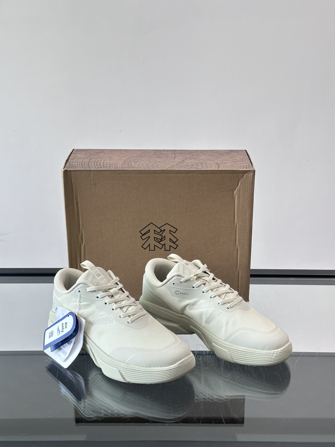 👟KOLON SPORT可隆旅行休闲鞋，主打防泼水+厚底设计，轻便又舒适，适合户外和日常穿搭。鞋面采用防