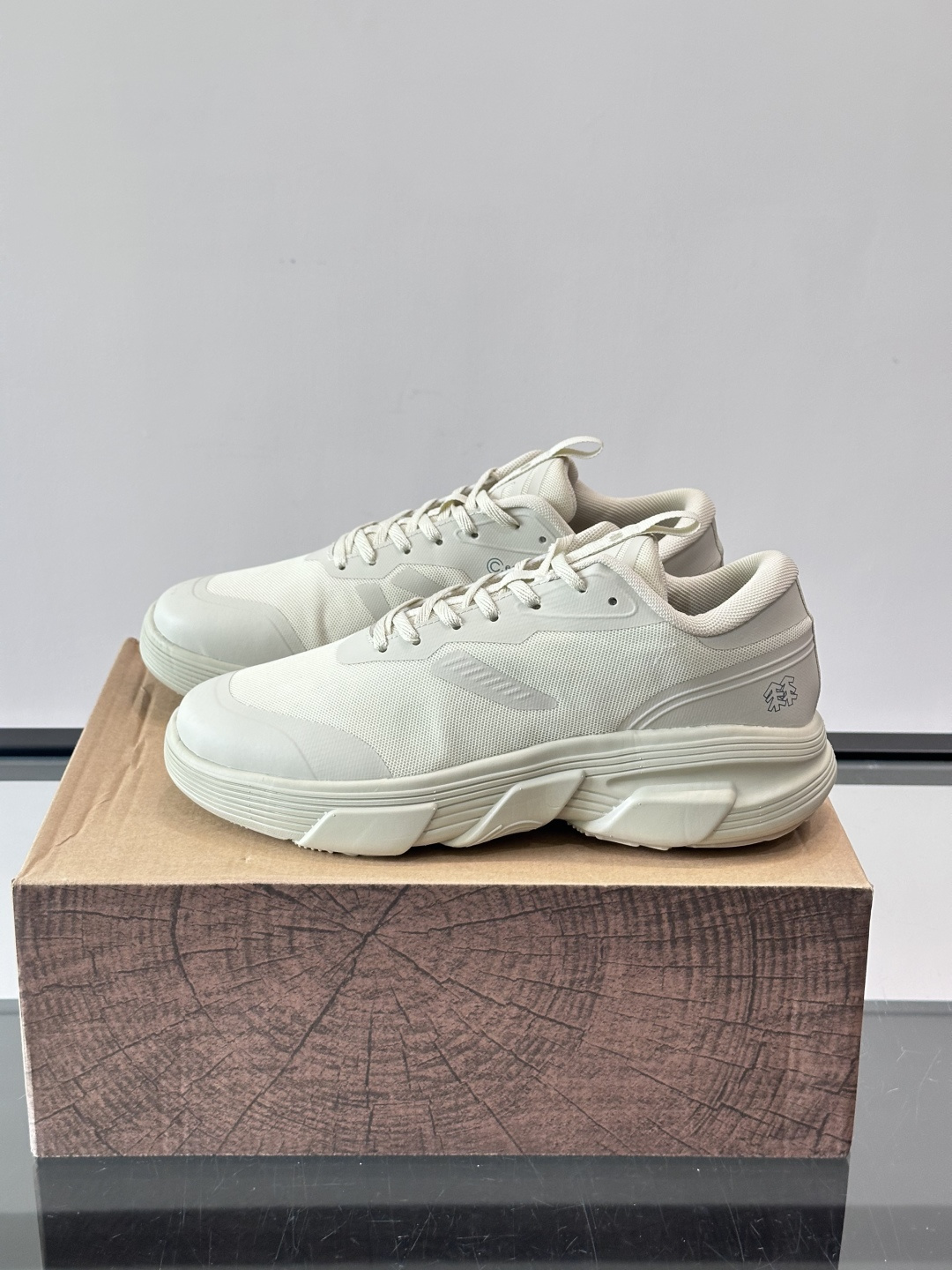 👟KOLON SPORT可隆旅行休闲鞋，主打防泼水+厚底设计，轻便又舒适，适合户外和日常穿搭。鞋面采用防