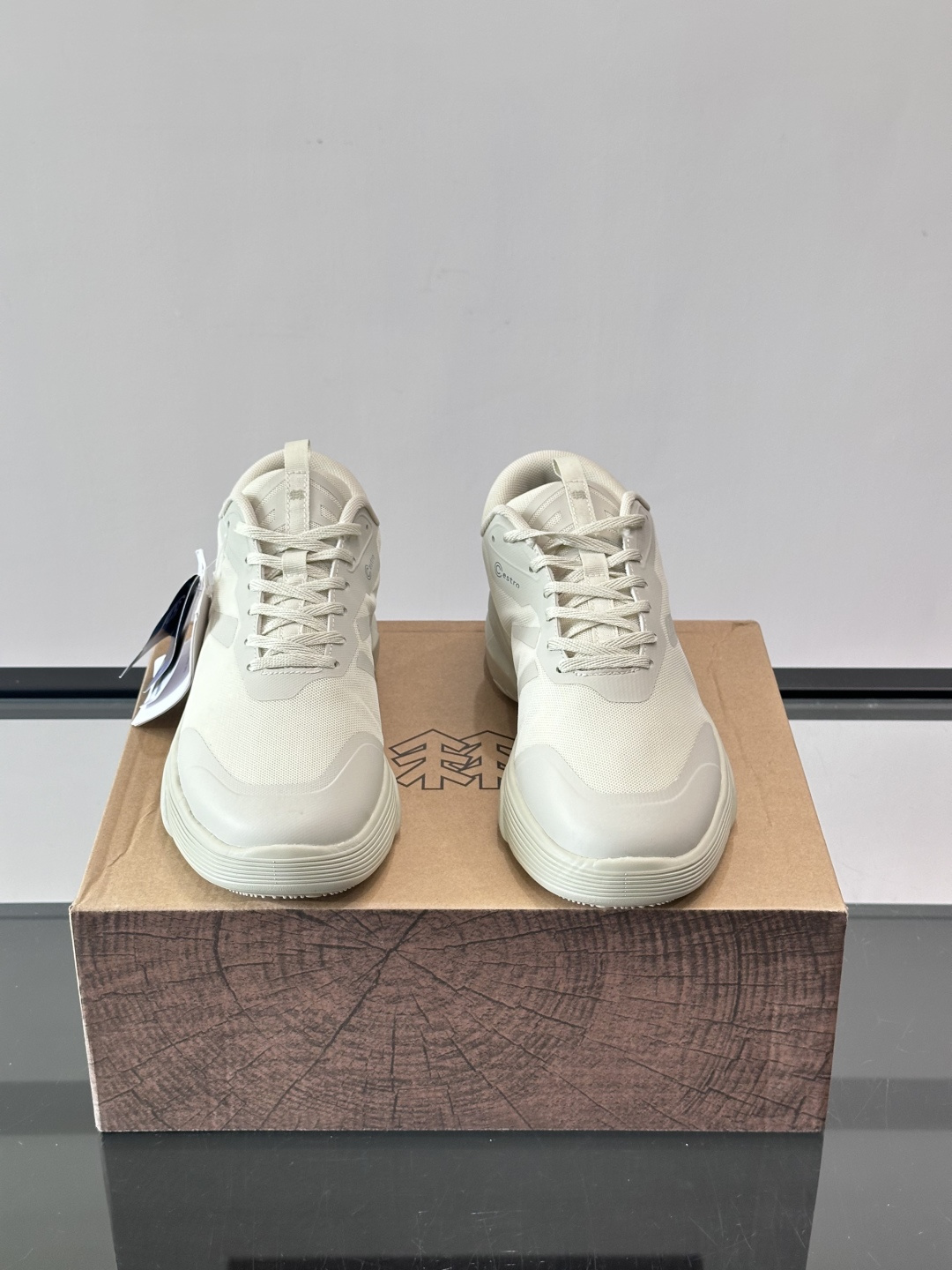 👟KOLON SPORT可隆旅行休闲鞋，主打防泼水+厚底设计，轻便又舒适，适合户外和日常穿搭。鞋面采用防