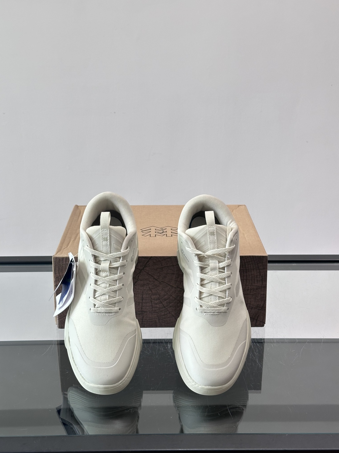 👟KOLON SPORT可隆旅行休闲鞋，主打防泼水+厚底设计，轻便又舒适，适合户外和日常穿搭。鞋面采用防