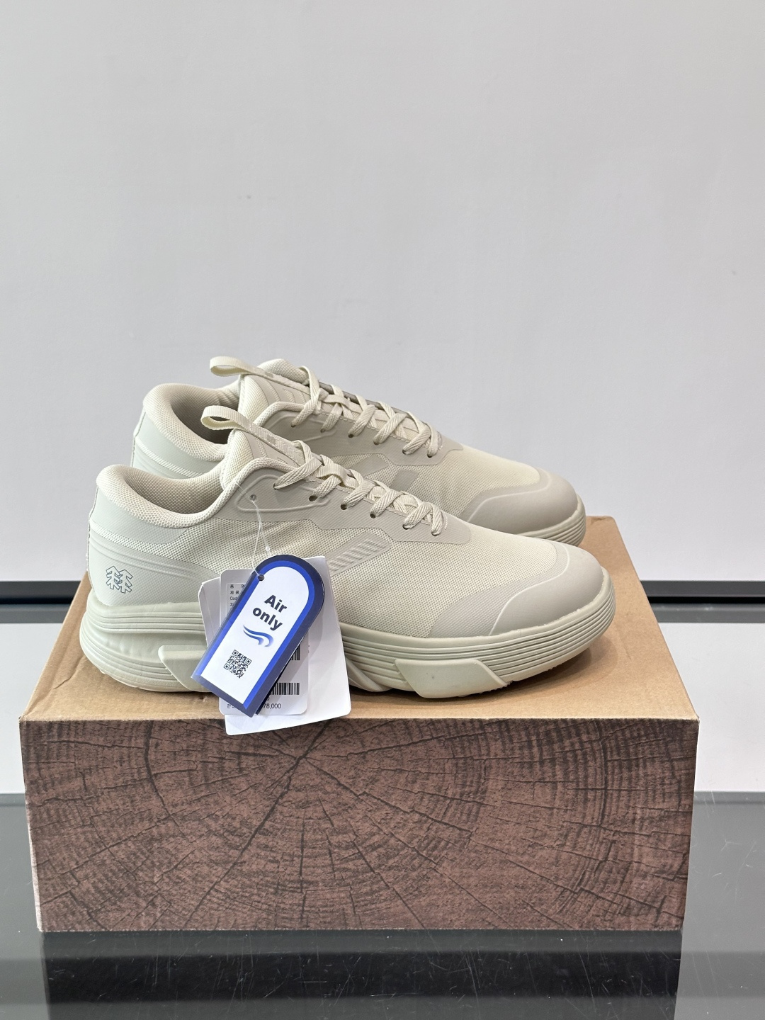 👟KOLON SPORT可隆旅行休闲鞋，主打防泼水+厚底设计，轻便又舒适，适合户外和日常穿搭。鞋面采用防