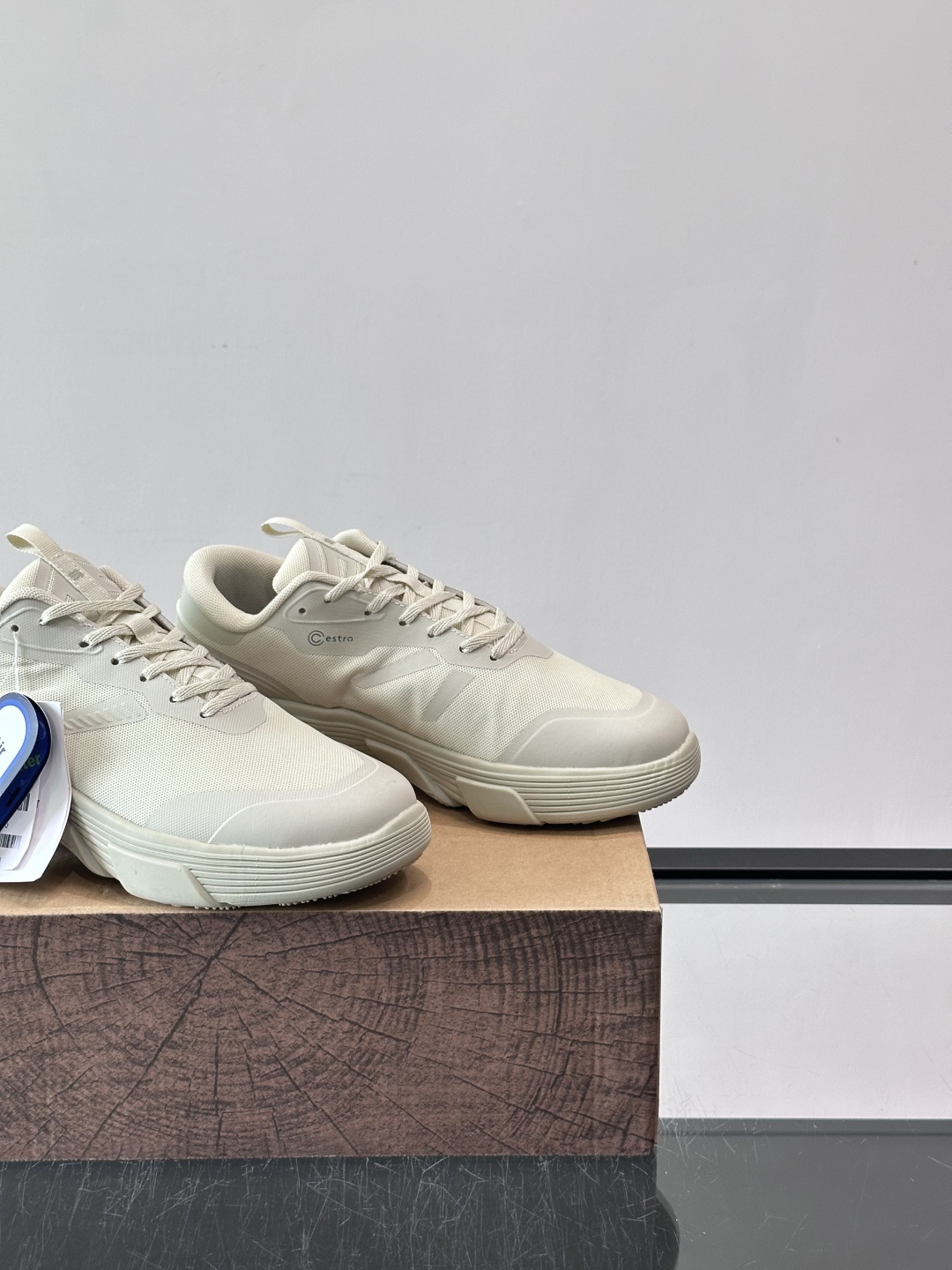 👟KOLON SPORT可隆旅行休闲鞋，主打防泼水+厚底设计，轻便又舒适，适合户外和日常穿搭。鞋面采用防