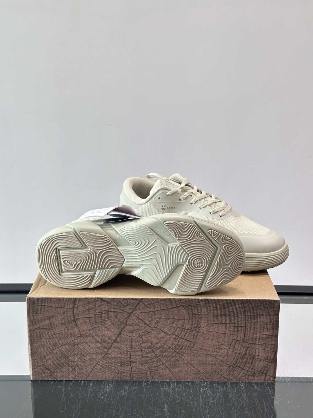 👟KOLON SPORT可隆旅行休闲鞋，主打防泼水+厚底设计，轻便又舒适，适合户外和日常穿搭。鞋面采用防