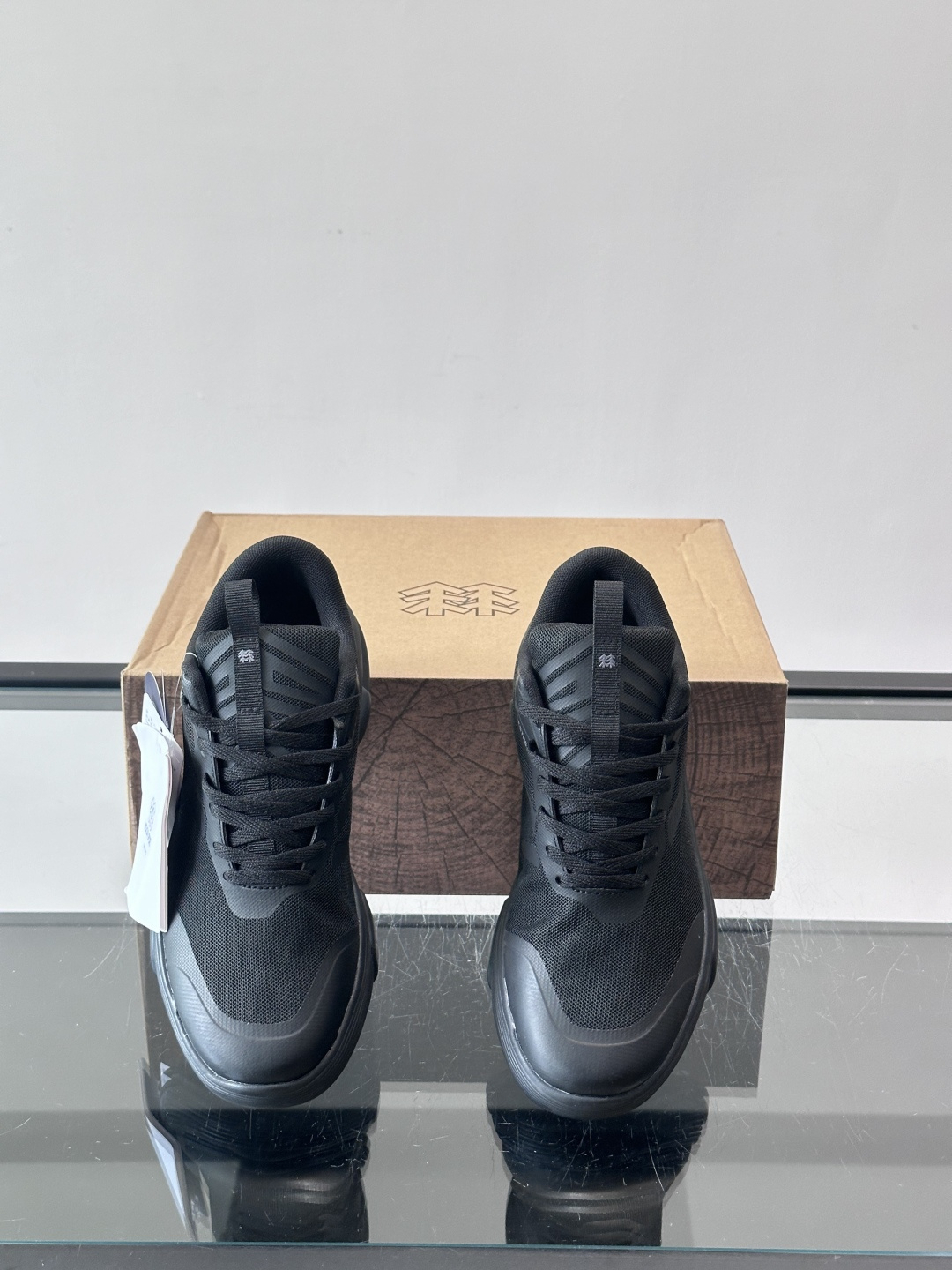 👟KOLON SPORT可隆旅行休闲鞋，主打防泼水+厚底设计，轻便又舒适，适合户外和日常穿搭。鞋面采用防