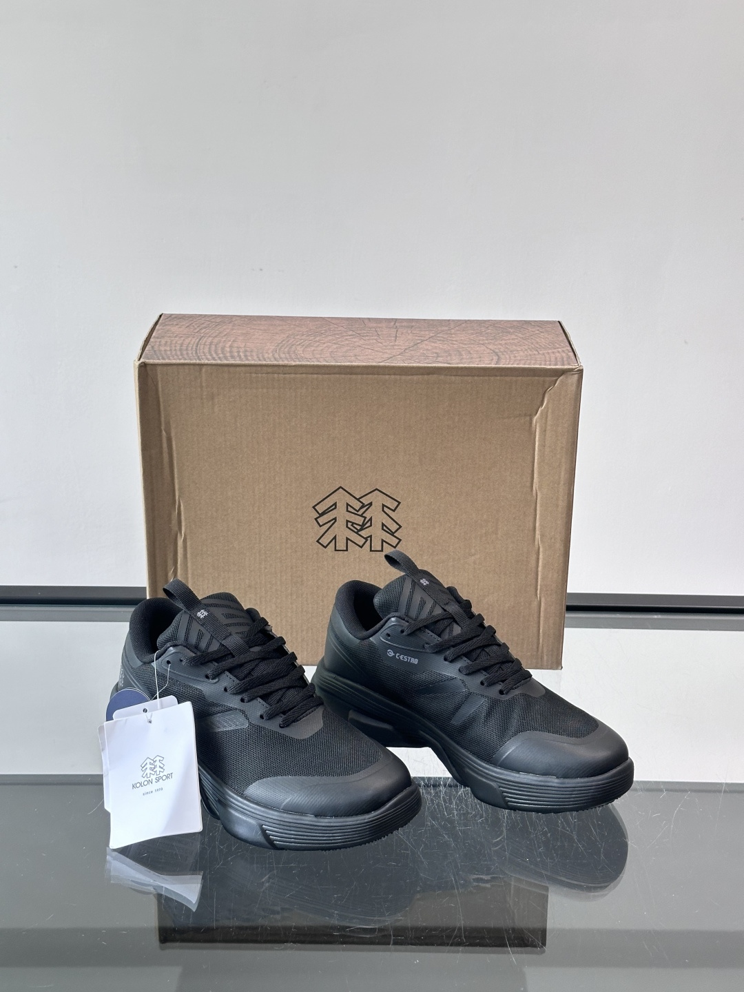 👟KOLON SPORT可隆旅行休闲鞋，主打防泼水+厚底设计，轻便又舒适，适合户外和日常穿搭。鞋面采用防