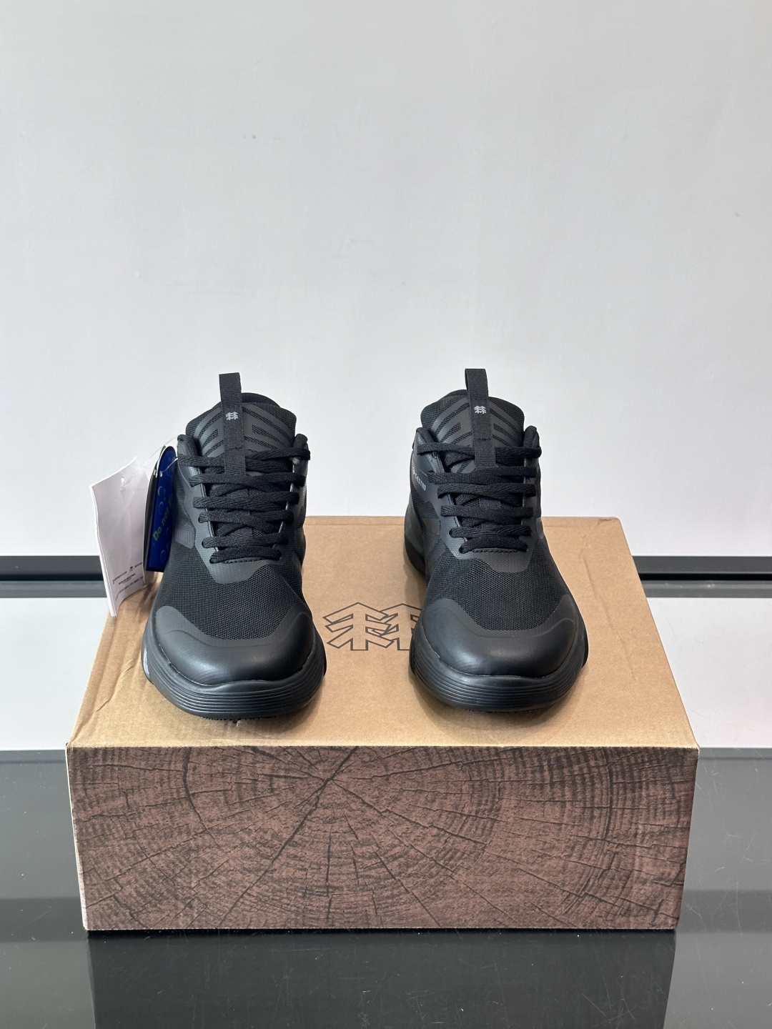👟KOLON SPORT可隆旅行休闲鞋，主打防泼水+厚底设计，轻便又舒适，适合户外和日常穿搭。鞋面采用防