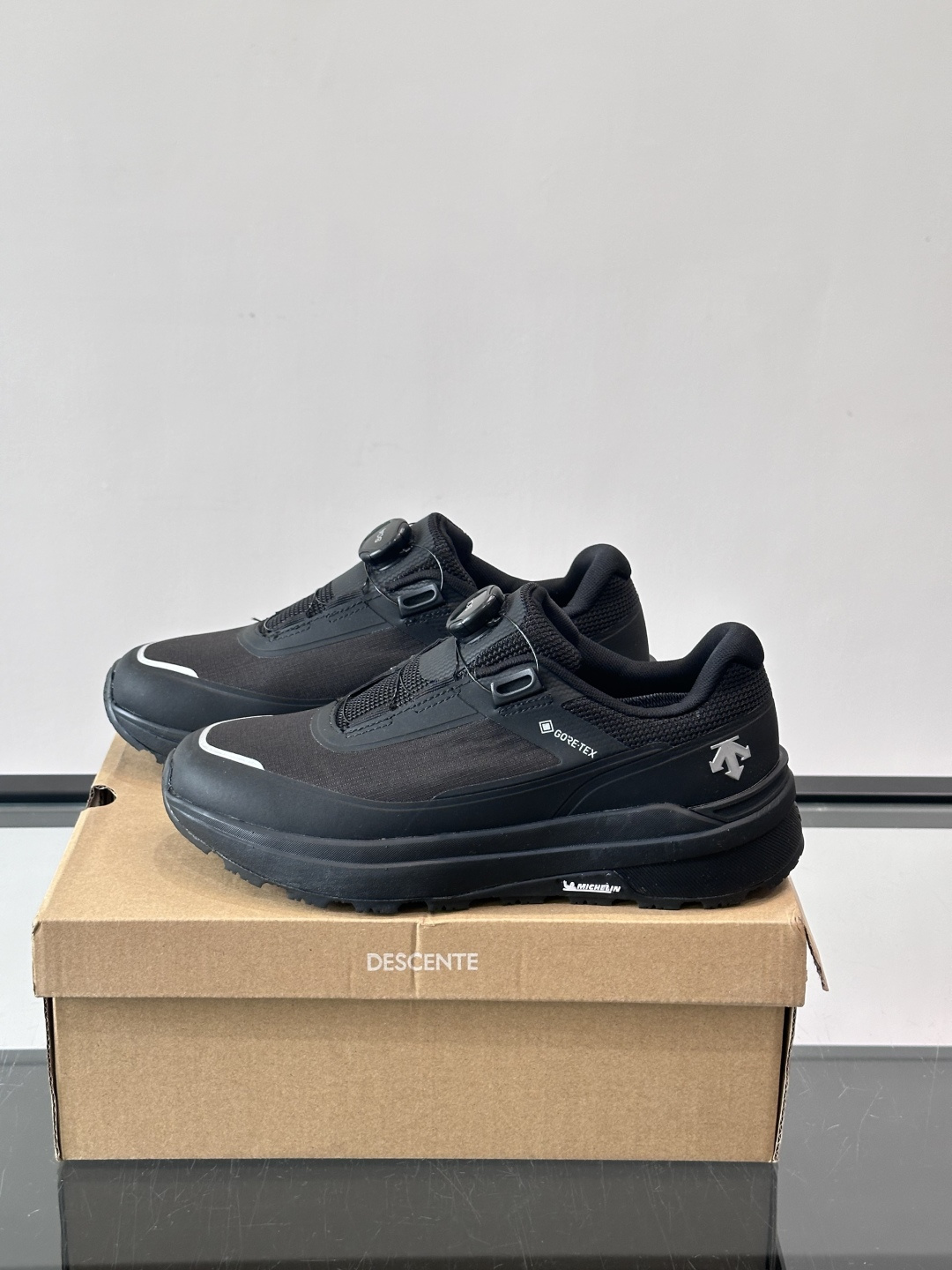 👟迪桑特CHRON TRAINER旋钮鞋，复古拼接设计，牛皮➕网布鞋面，透气又舒适。BOA旋钮系带，穿脱