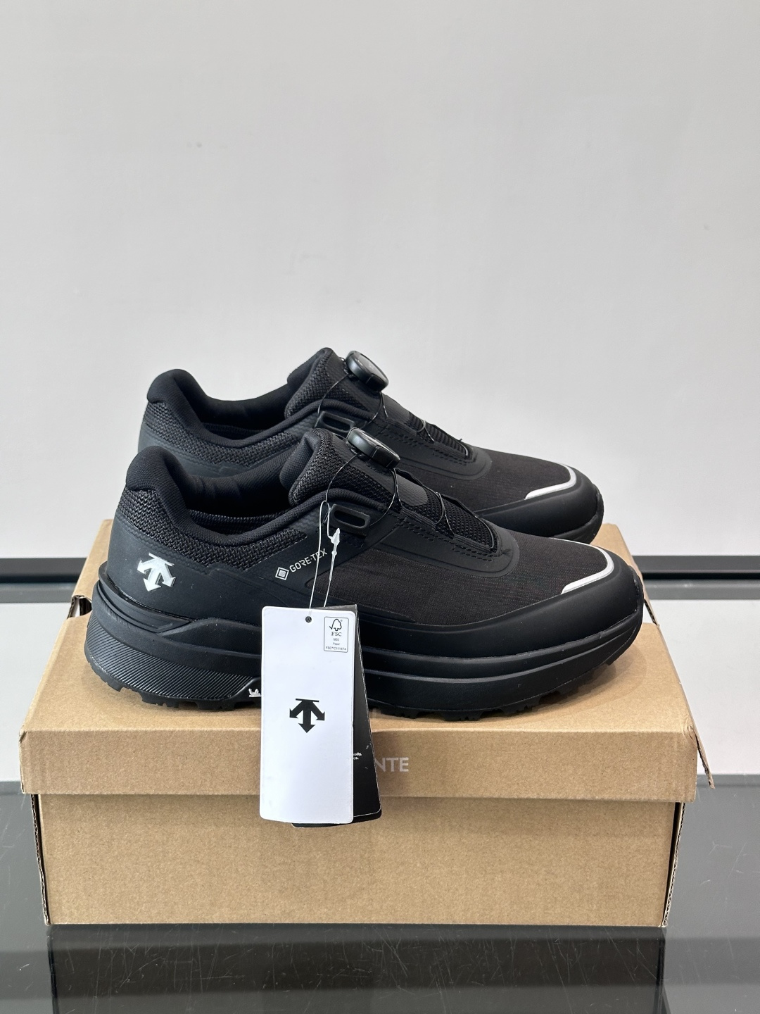 👟迪桑特CHRON TRAINER旋钮鞋，复古拼接设计，牛皮➕网布鞋面，透气又舒适。BOA旋钮系带，穿脱