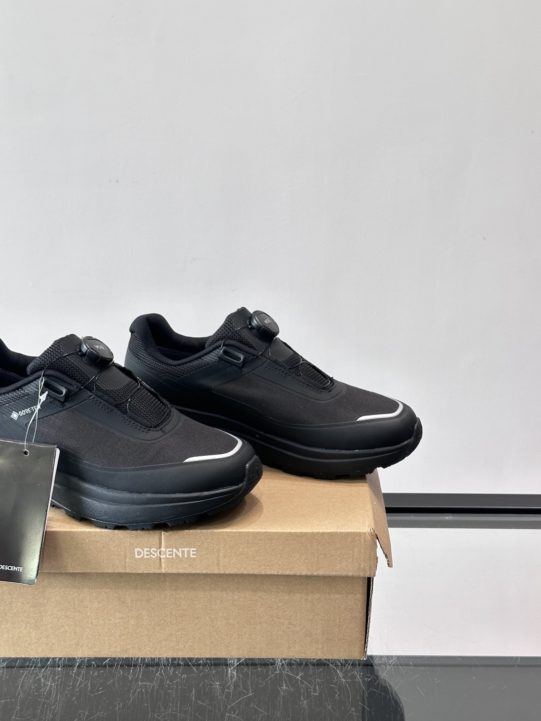 👟迪桑特CHRON TRAINER旋钮鞋，复古拼接设计，牛皮➕网布鞋面，透气又舒适。BOA旋钮系带，穿脱