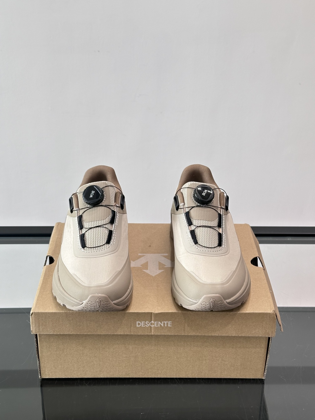 👟迪桑特CHRON TRAINER旋钮鞋，复古拼接设计，牛皮➕网布鞋面，透气又舒适。BOA旋钮系带，穿脱