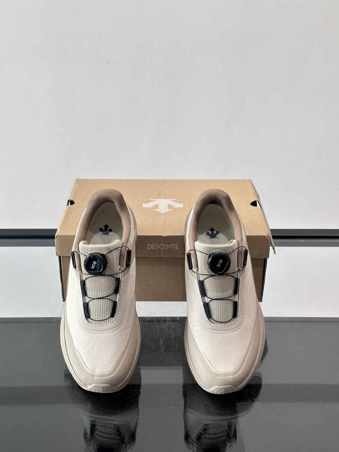 👟迪桑特CHRON TRAINER旋钮鞋，复古拼接设计，牛皮➕网布鞋面，透气又舒适。BOA旋钮系带，穿脱